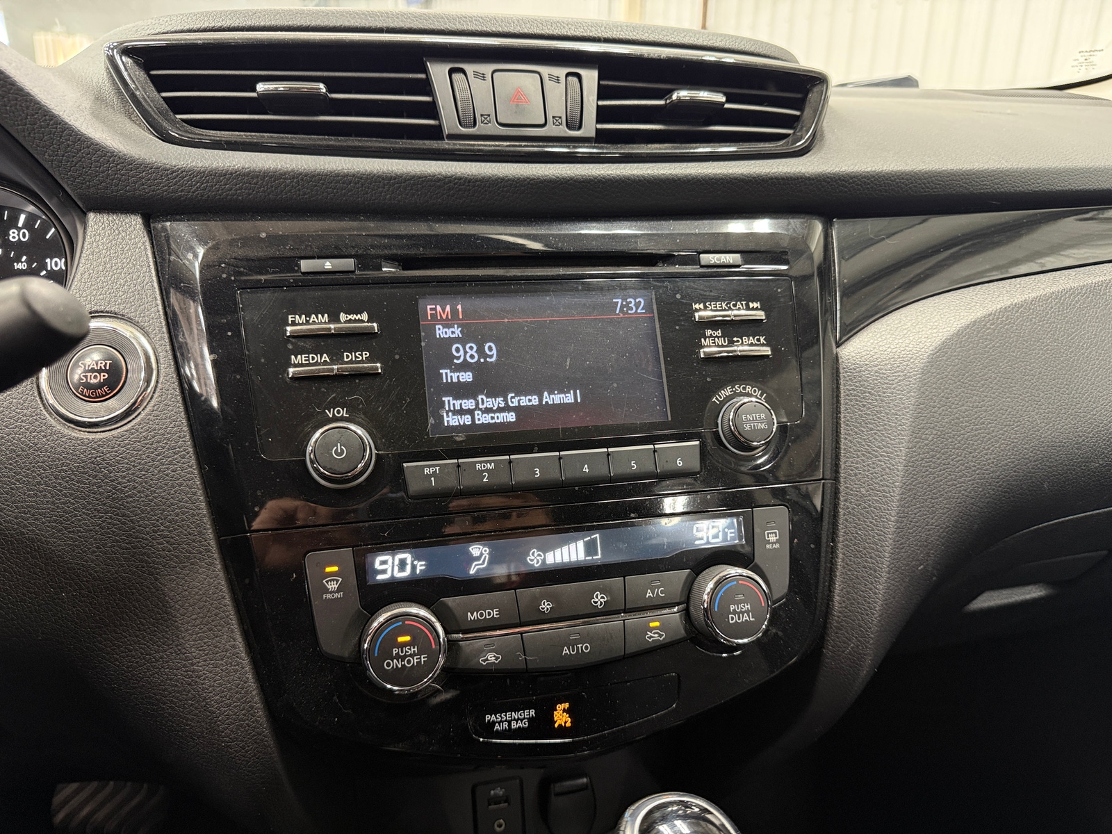 Thumbnail: 2017 Nissan Rogue Sport - 4