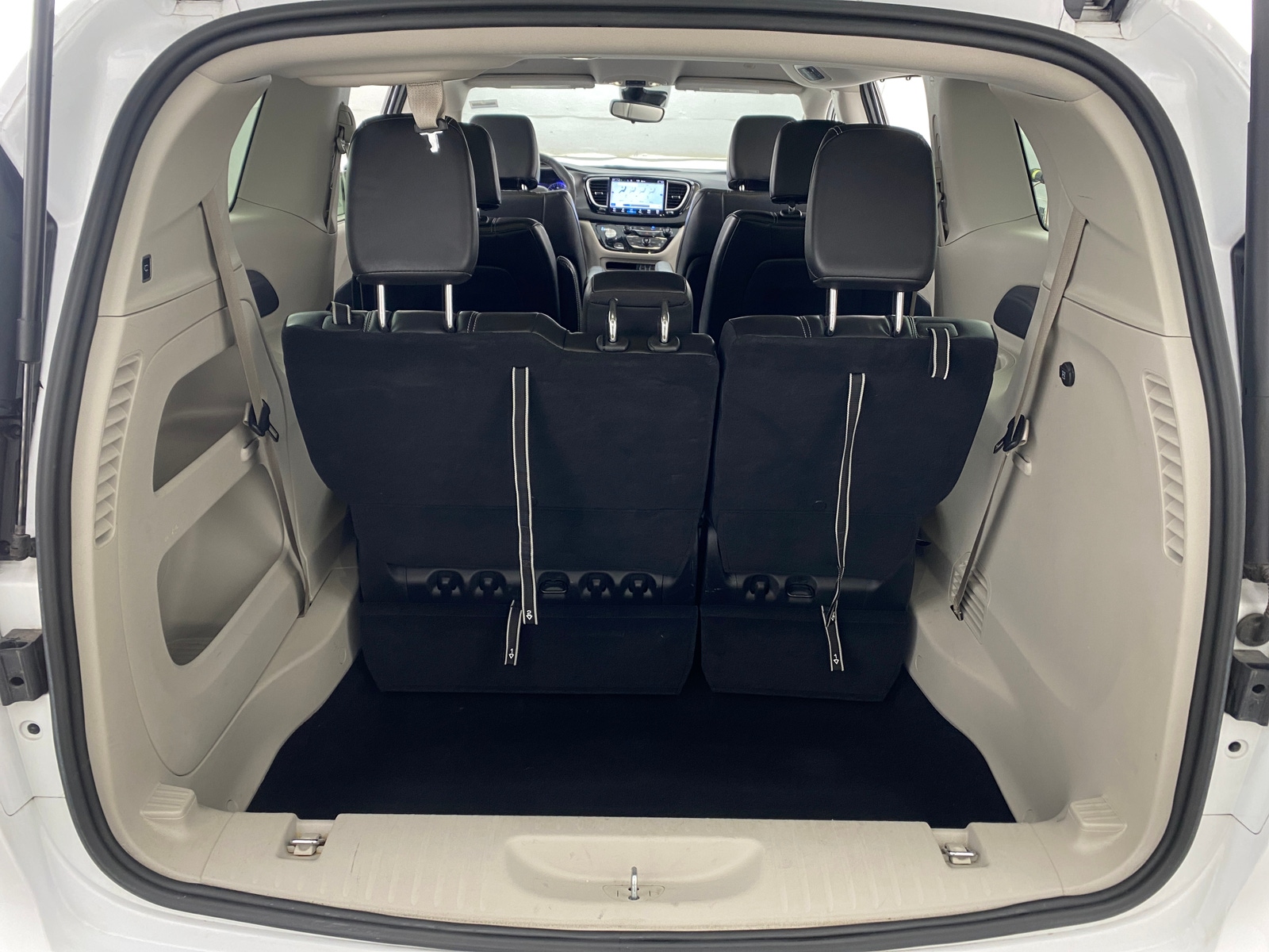 Thumbnail: 2024 Chrysler Pacifica - 6