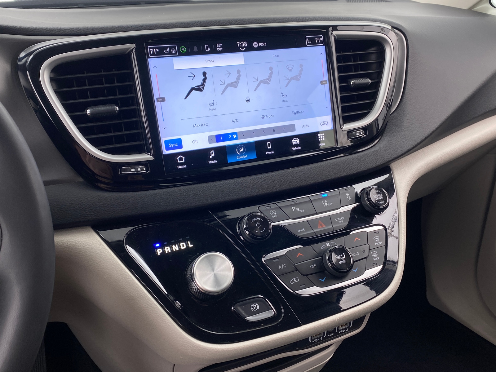 Thumbnail: 2024 Chrysler Pacifica - 3