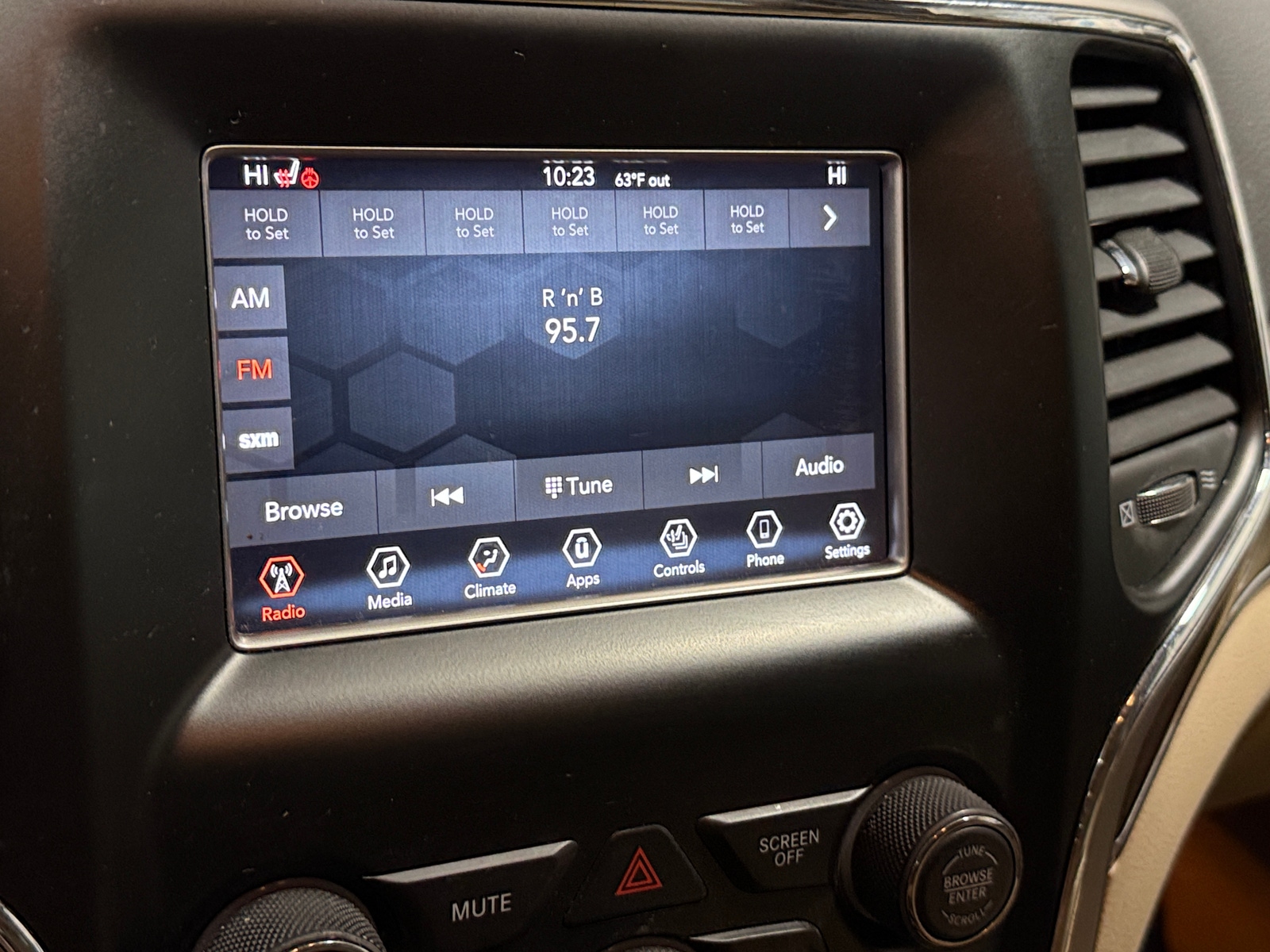 Thumbnail: 2018 Jeep Grand Cherokee - 3