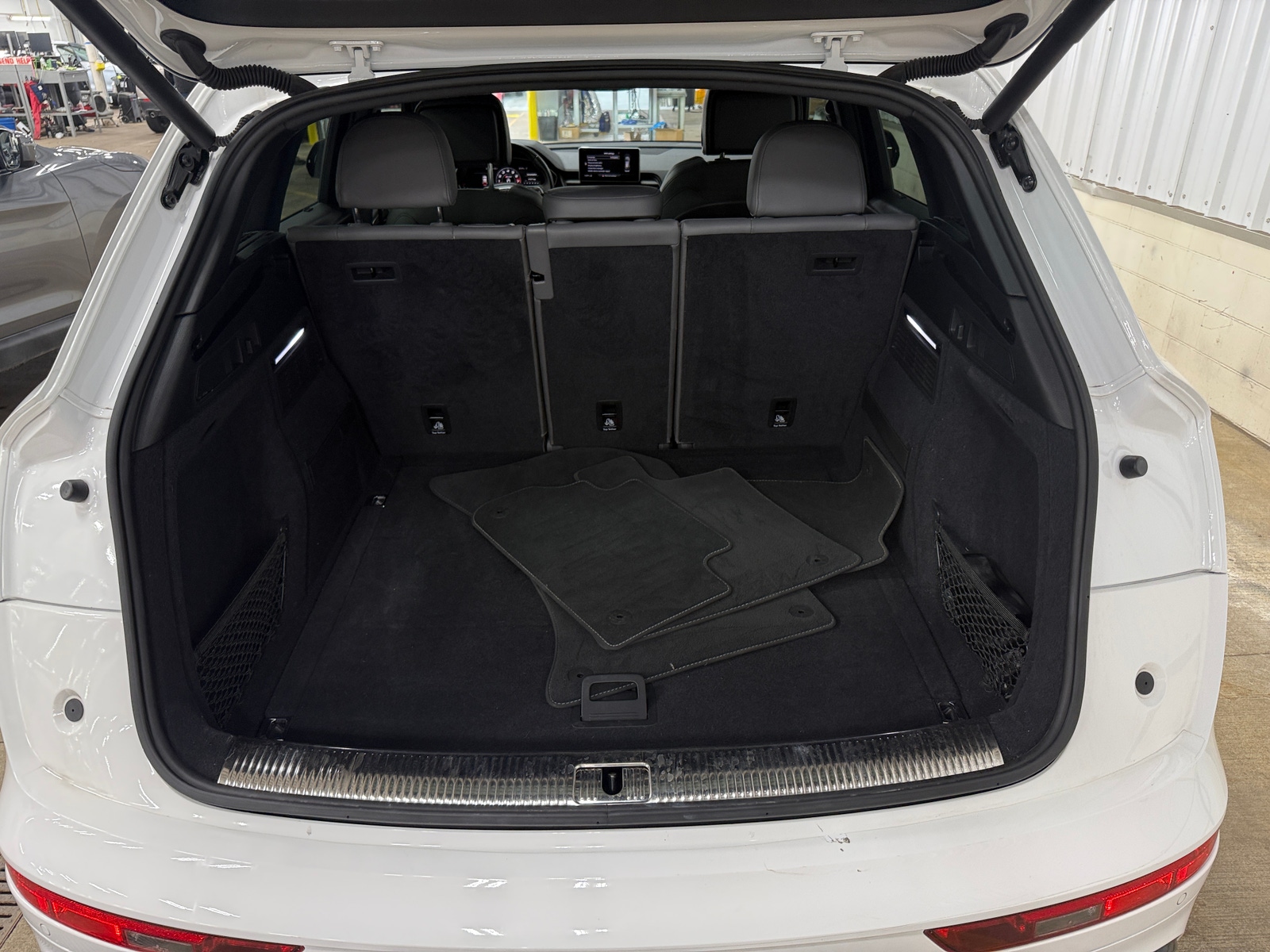 Thumbnail: 2018 Audi SQ5 - 6