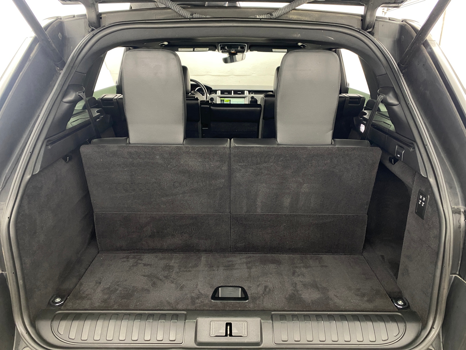 Thumbnail: 2017 Land Rover Range Rover Sport - 6