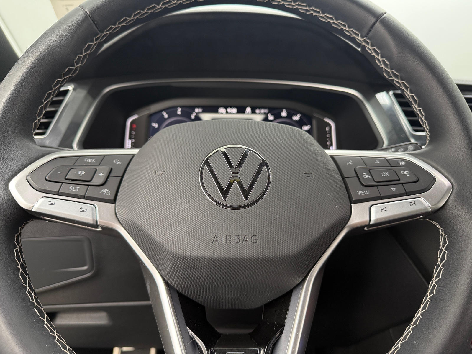 Thumbnail: 2023 Volkswagen Tiguan - 5