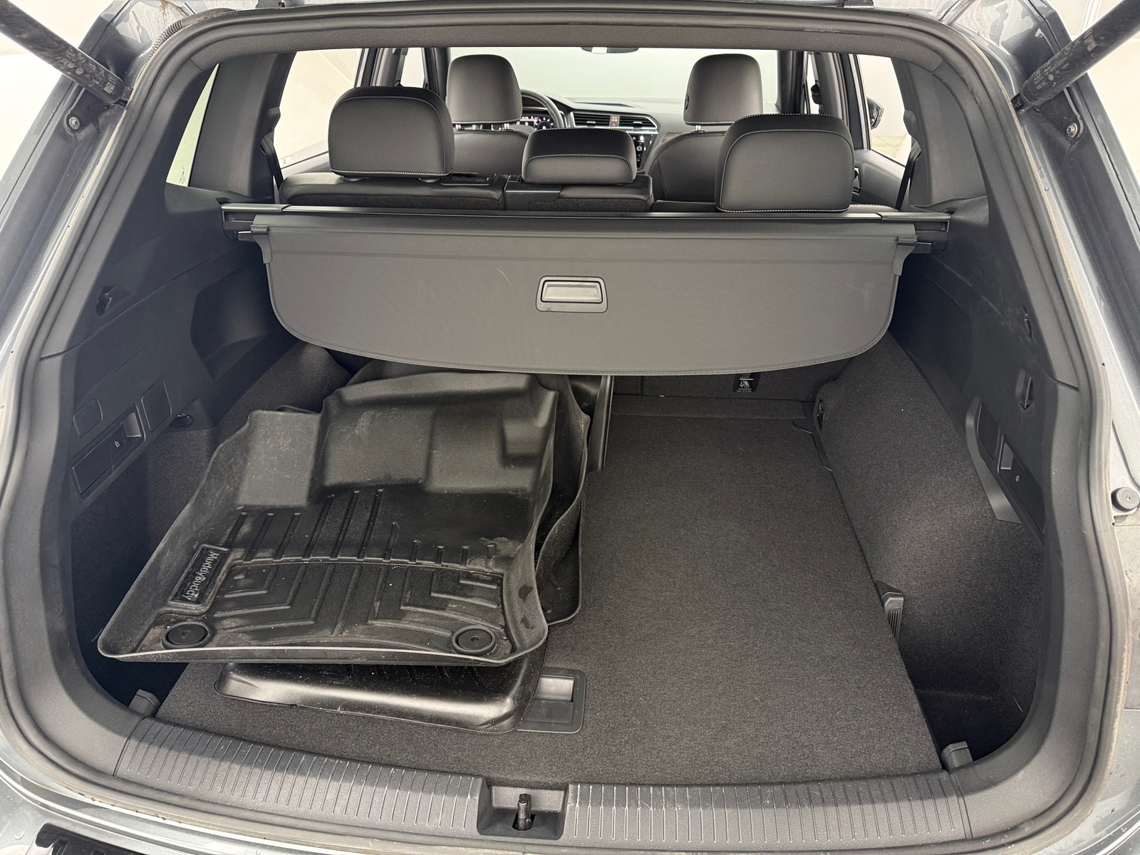 Thumbnail: 2023 Volkswagen Tiguan - 7