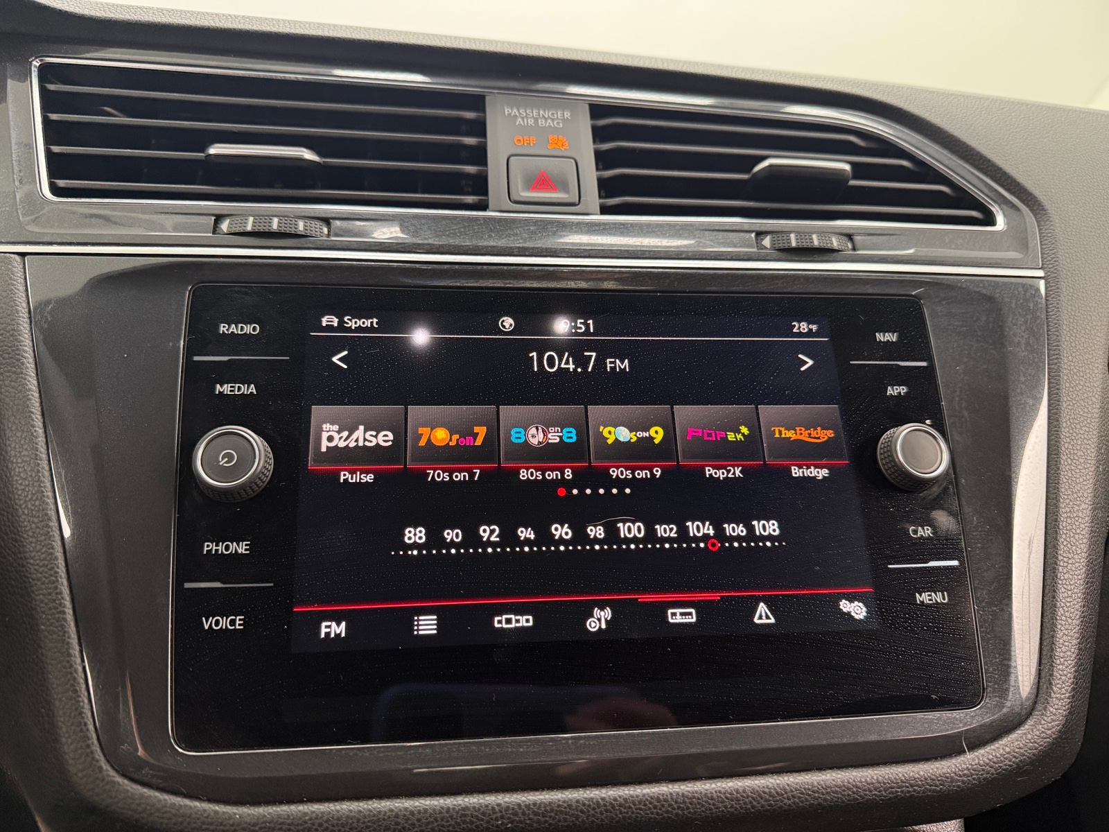 Thumbnail: 2023 Volkswagen Tiguan - 4