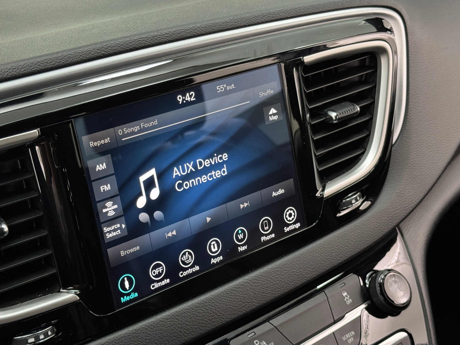 Thumbnail: 2020 Chrysler Pacifica - 3