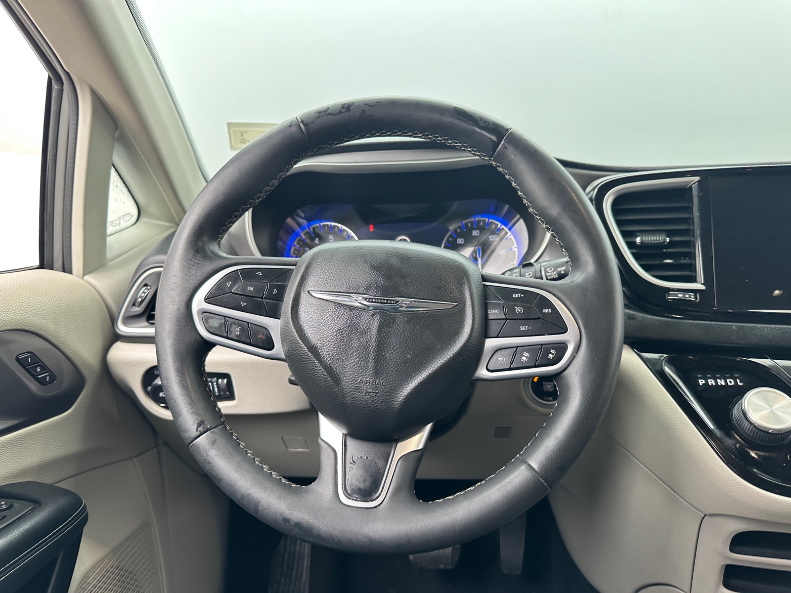 Thumbnail: 2022 Chrysler Pacifica - 4