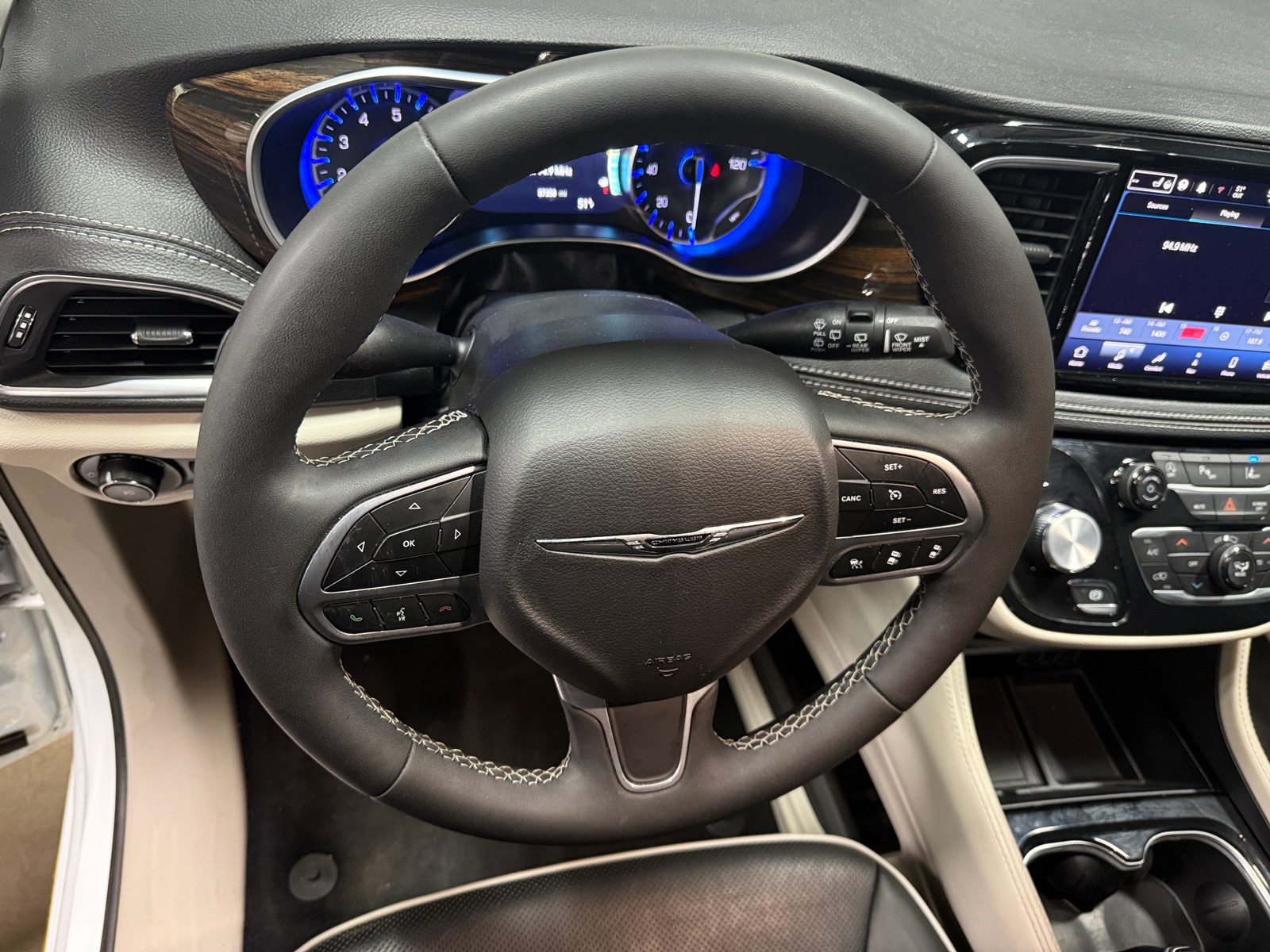 Thumbnail: 2024 Chrysler Pacifica - 4