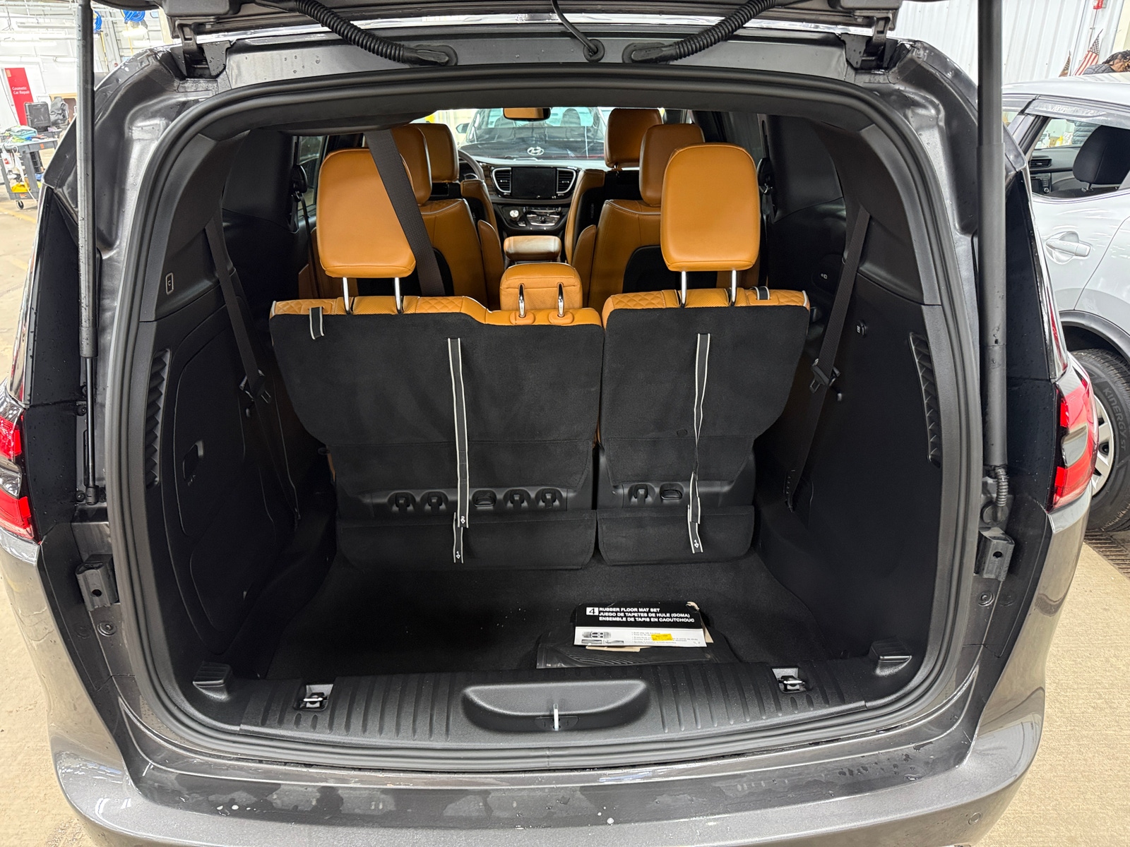 Thumbnail: 2022 Chrysler Pacifica - 6