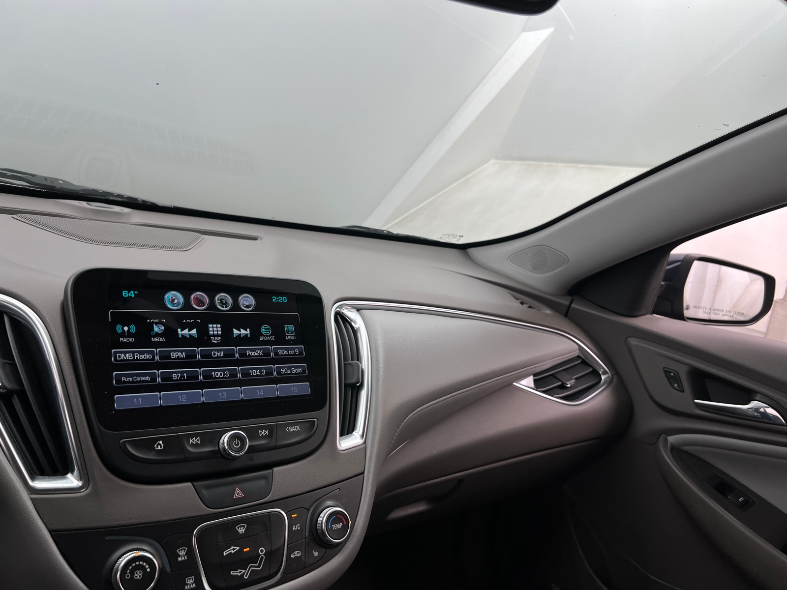 Thumbnail: 2016 Chevrolet Malibu - 4