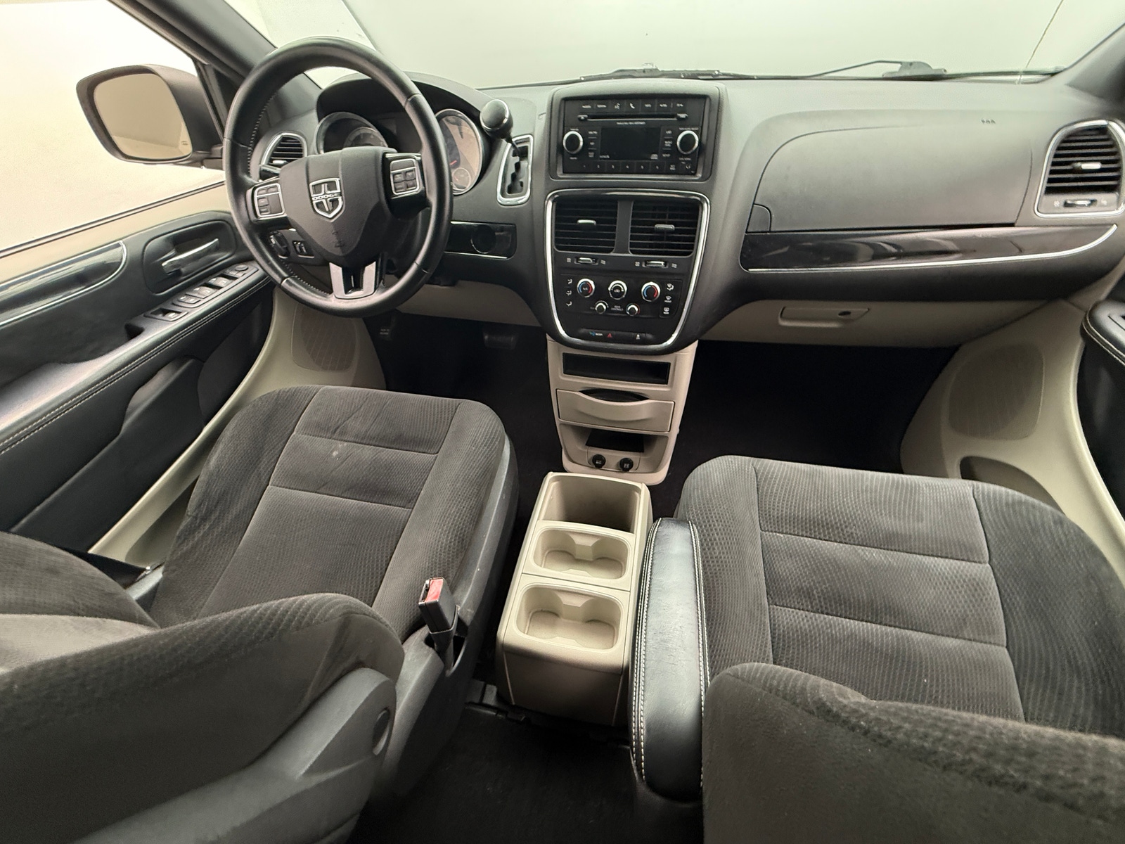 Thumbnail: 2016 Dodge Grand Caravan - 3