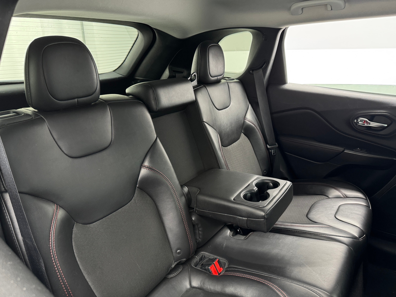 Thumbnail: 2019 Jeep Cherokee - 6