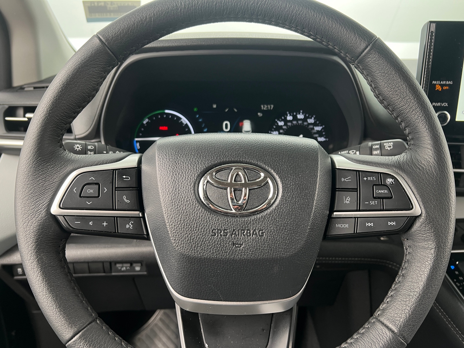 Thumbnail: 2025 Toyota Sienna - 4