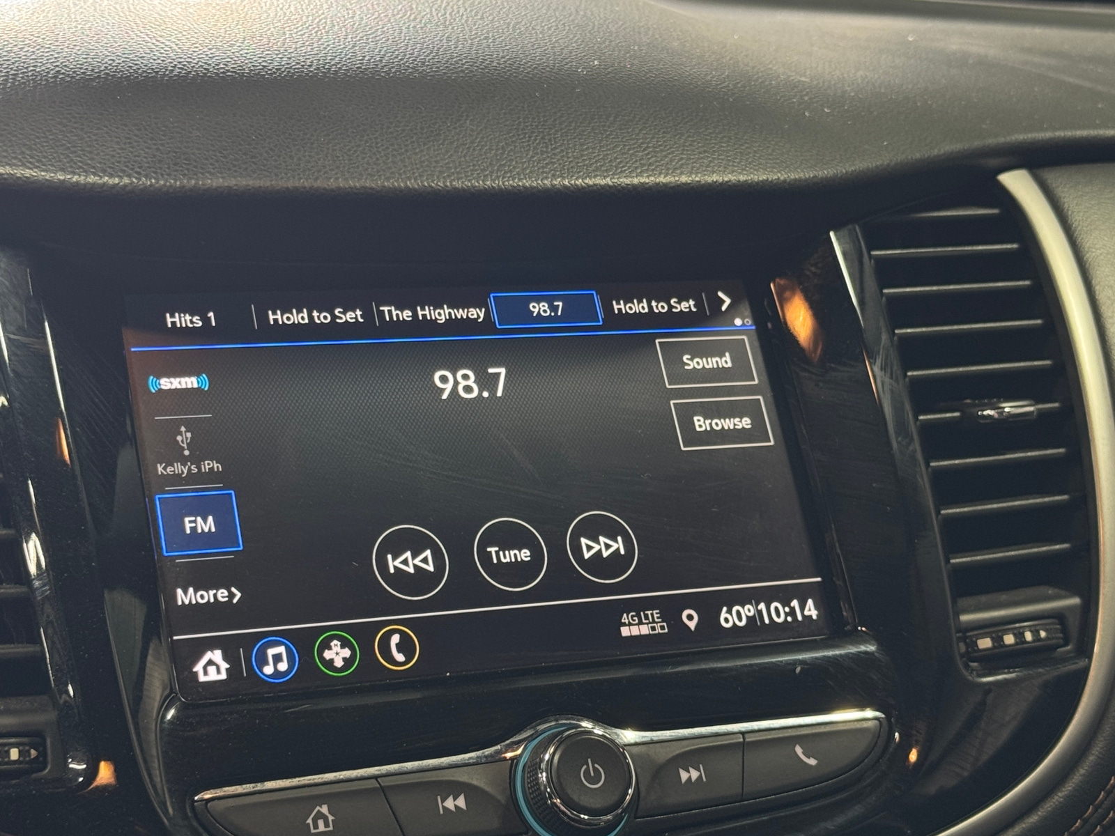 Thumbnail: 2022 Chevrolet Trax - 4