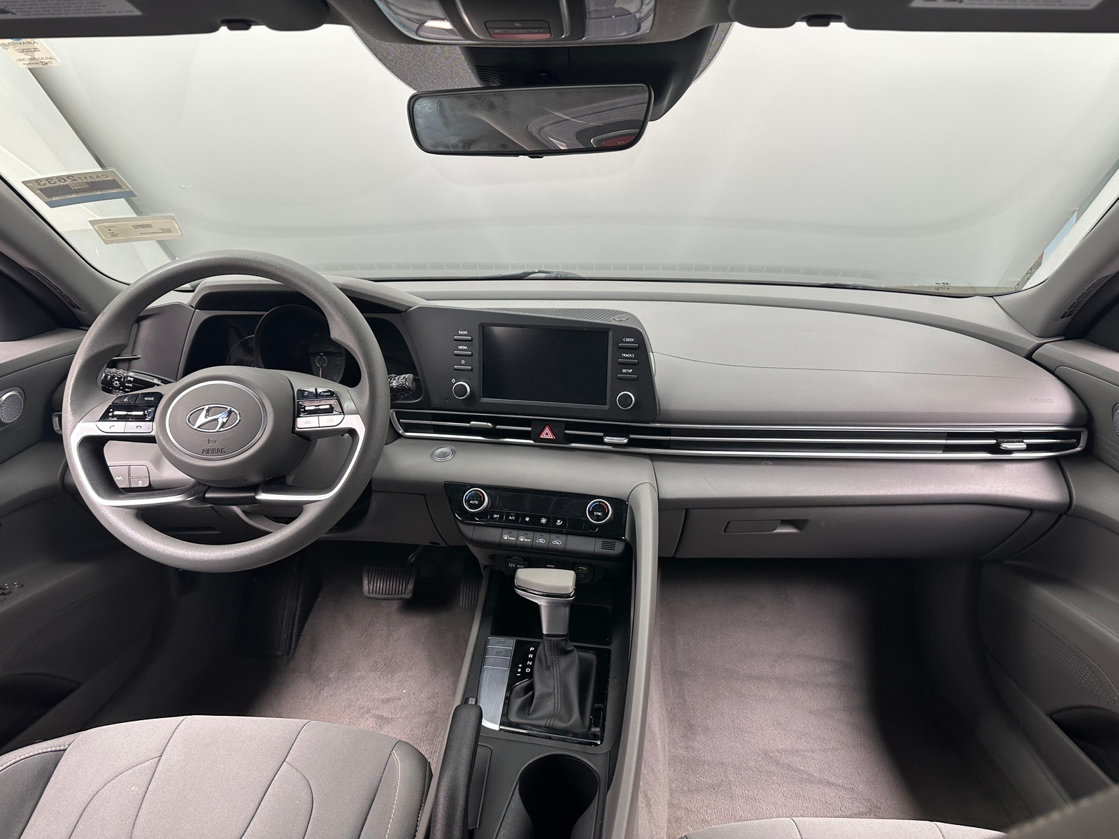 Thumbnail: 2022 Hyundai Elantra - 3