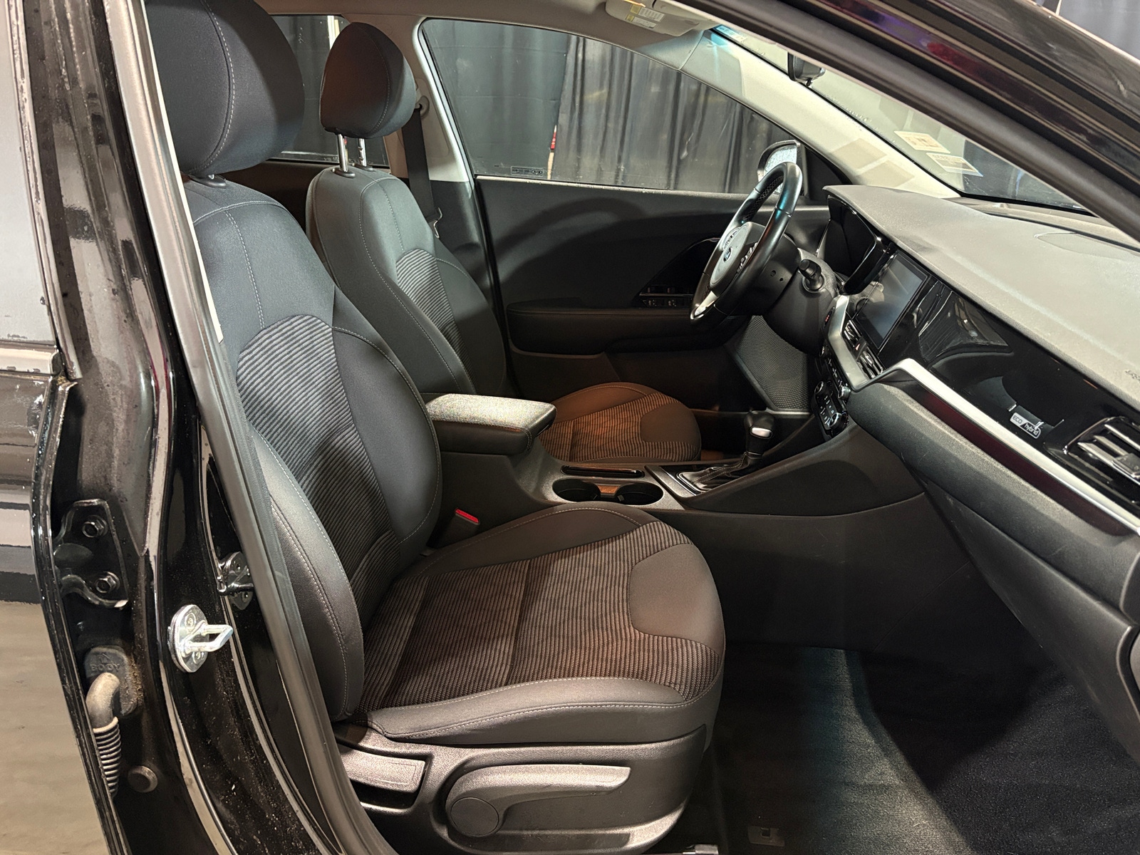 Thumbnail: 2021 Kia Niro - 2