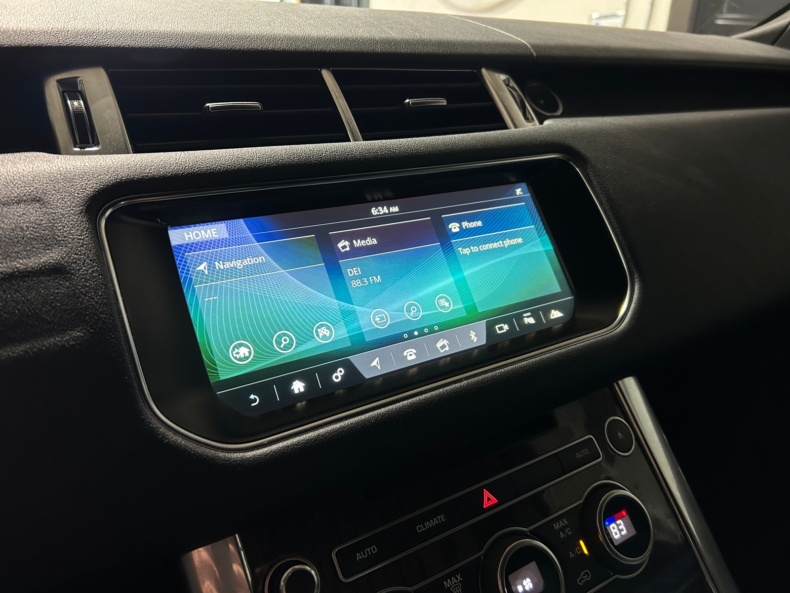 Thumbnail: 2017 Land Rover Range Rover Sport - 3