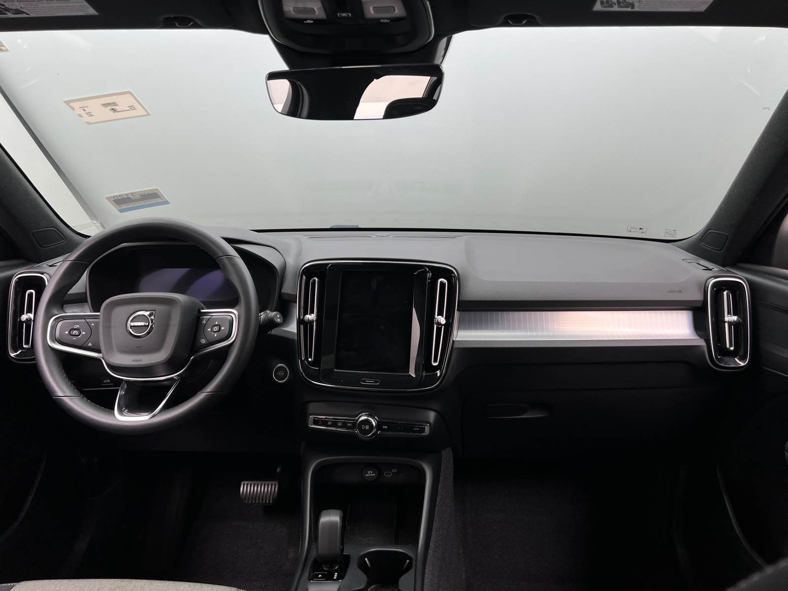 Thumbnail: 2024 Volvo XC40 - 3