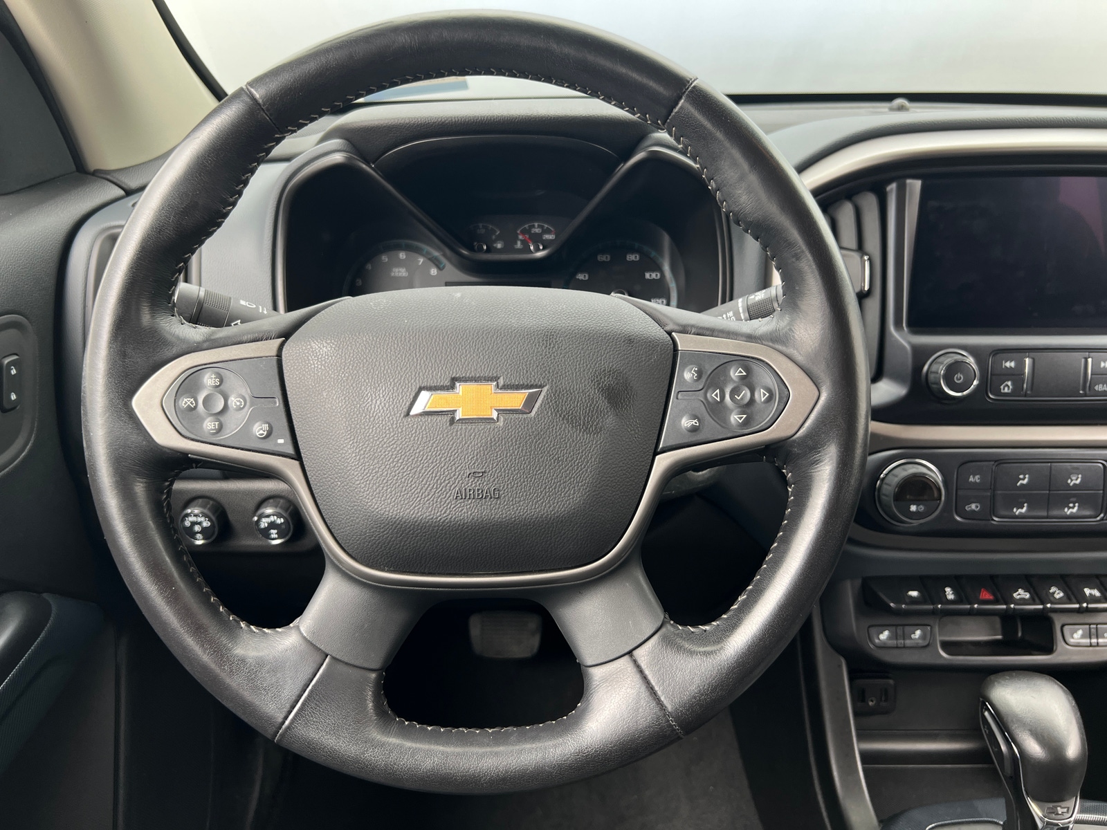 Thumbnail: 2022 Chevrolet Colorado - 4