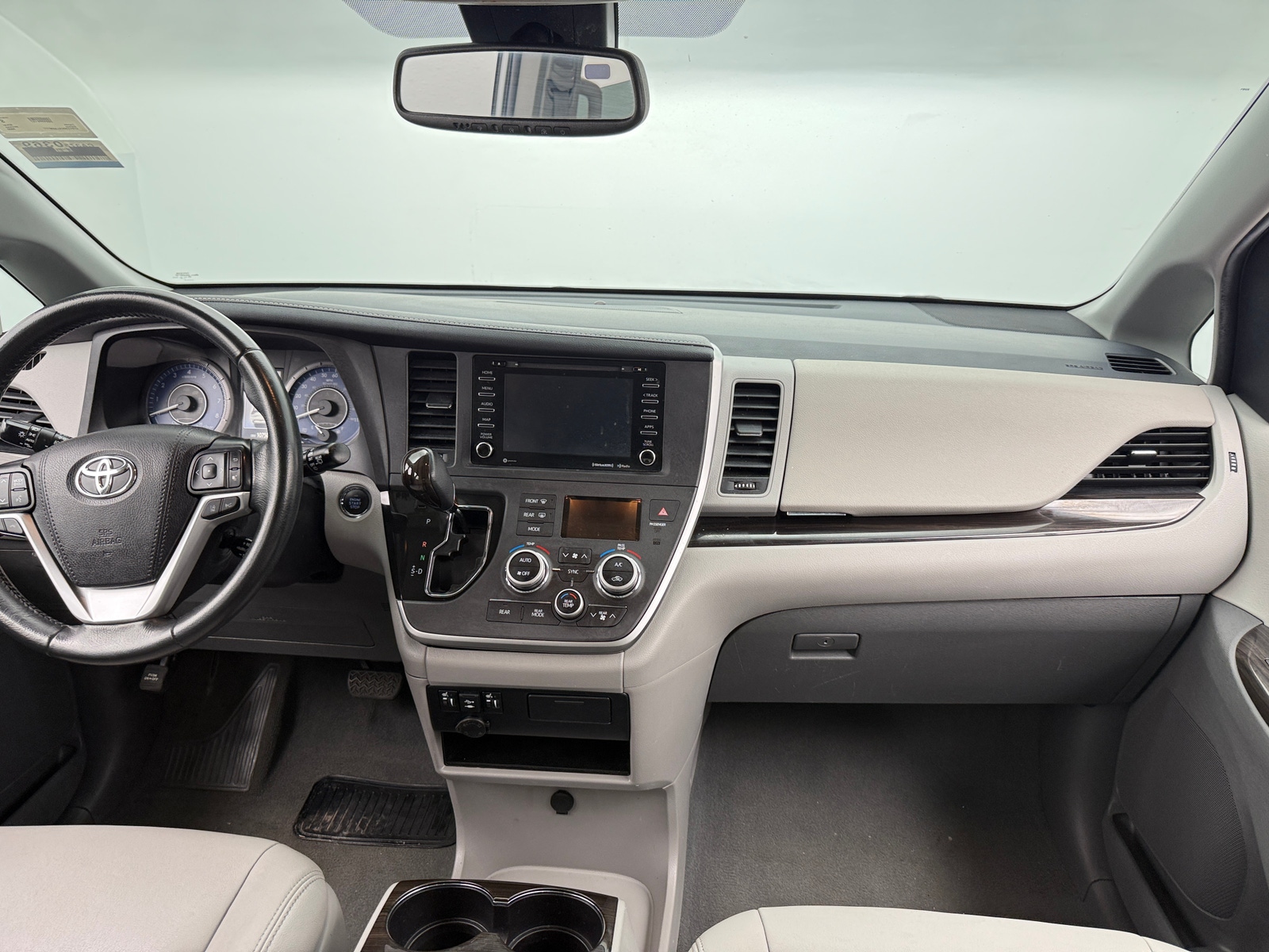 Thumbnail: 2020 Toyota Sienna - 2