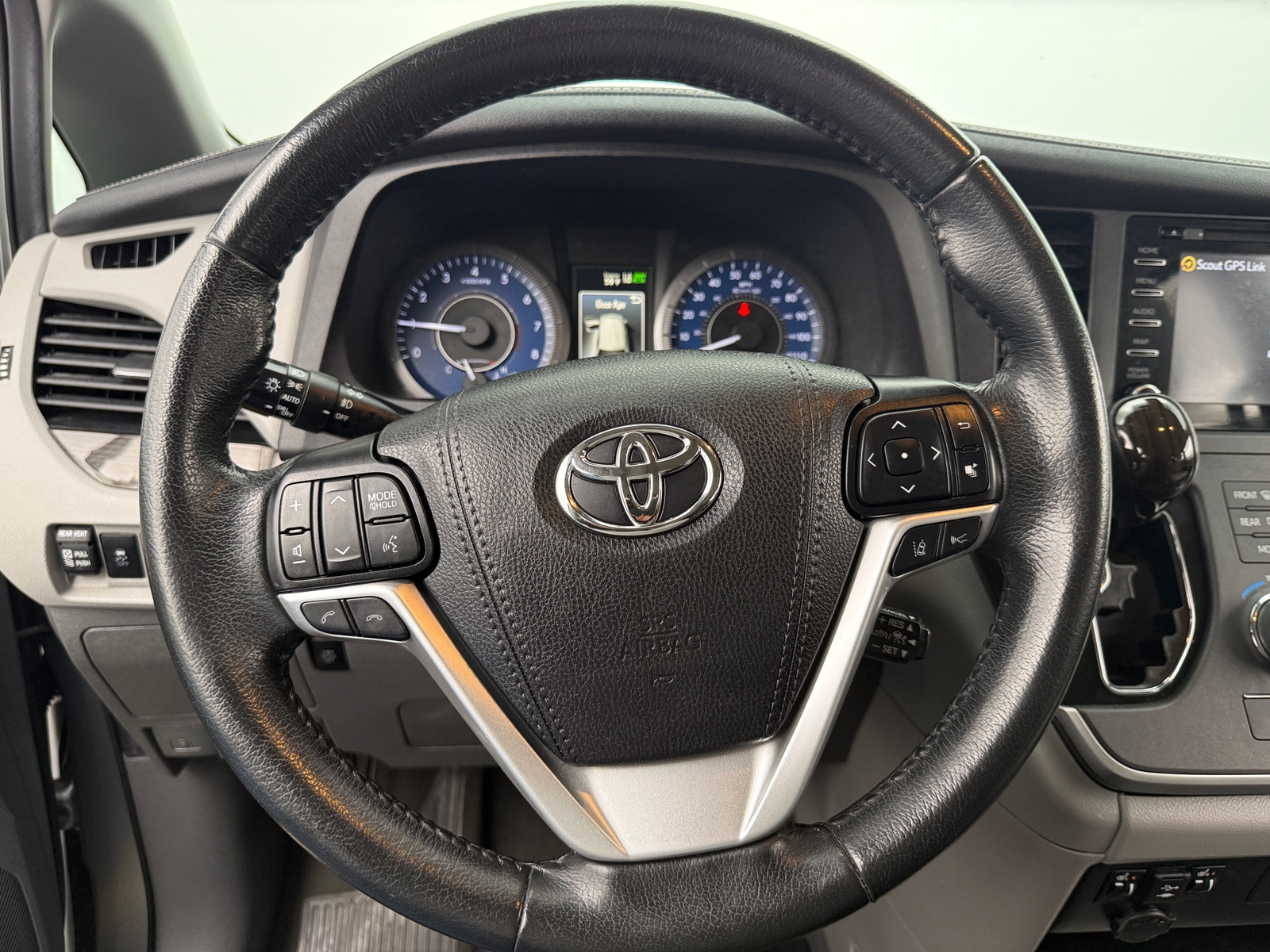 Thumbnail: 2020 Toyota Sienna - 4