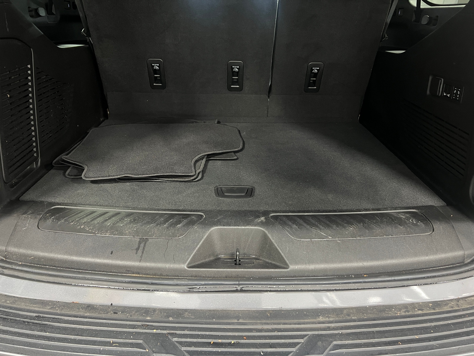 Thumbnail: 2022 Chevrolet Suburban - 6