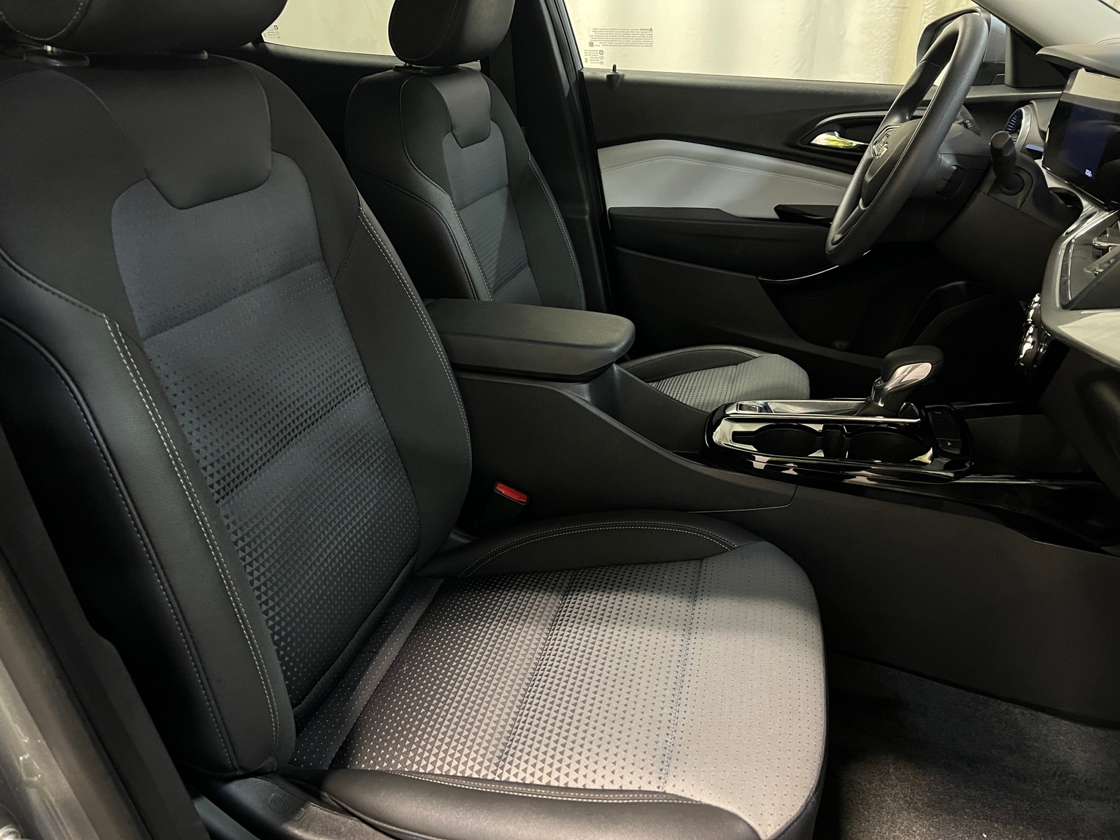 Thumbnail: 2025 Chevrolet Trax - 2