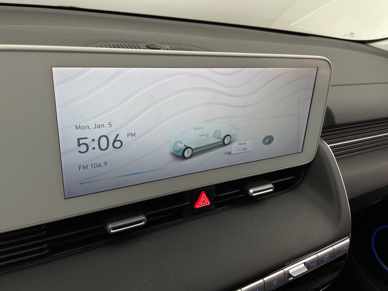 Thumbnail: 2022 Hyundai Ioniq 5 - 3