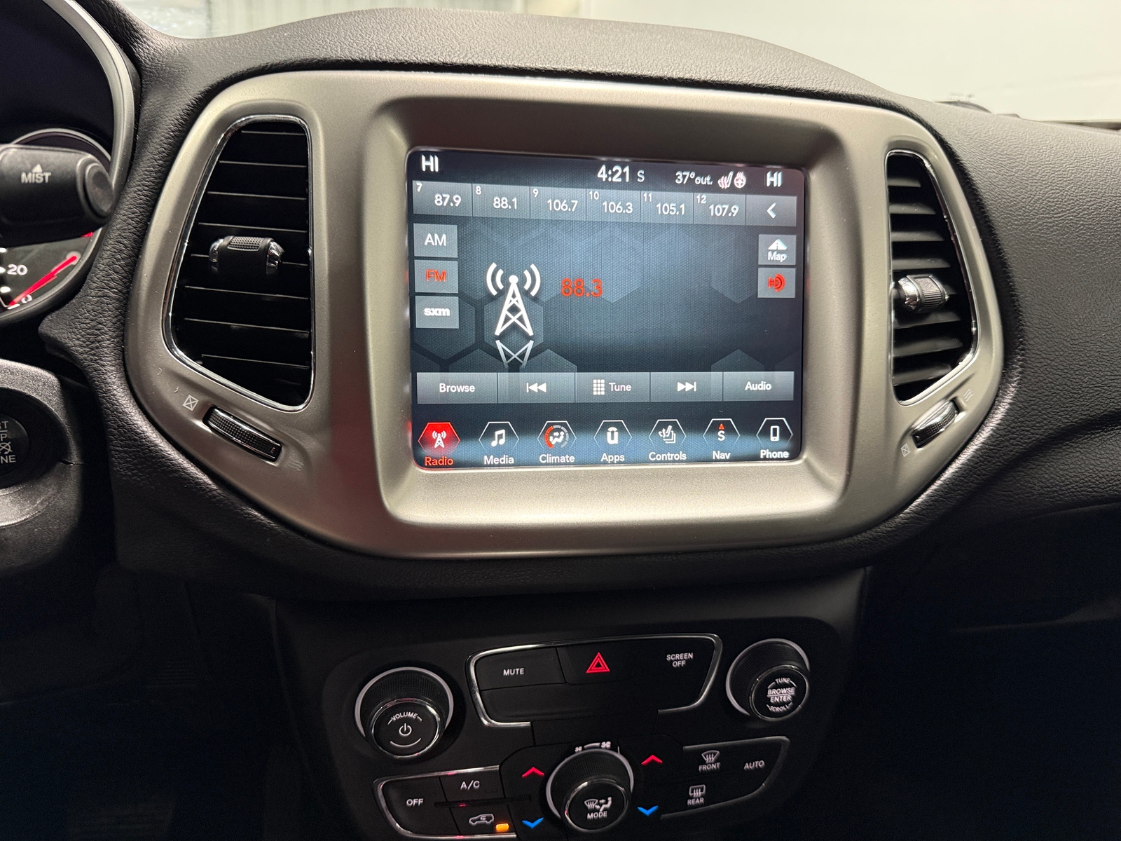 Thumbnail: 2018 Jeep Compass - 3