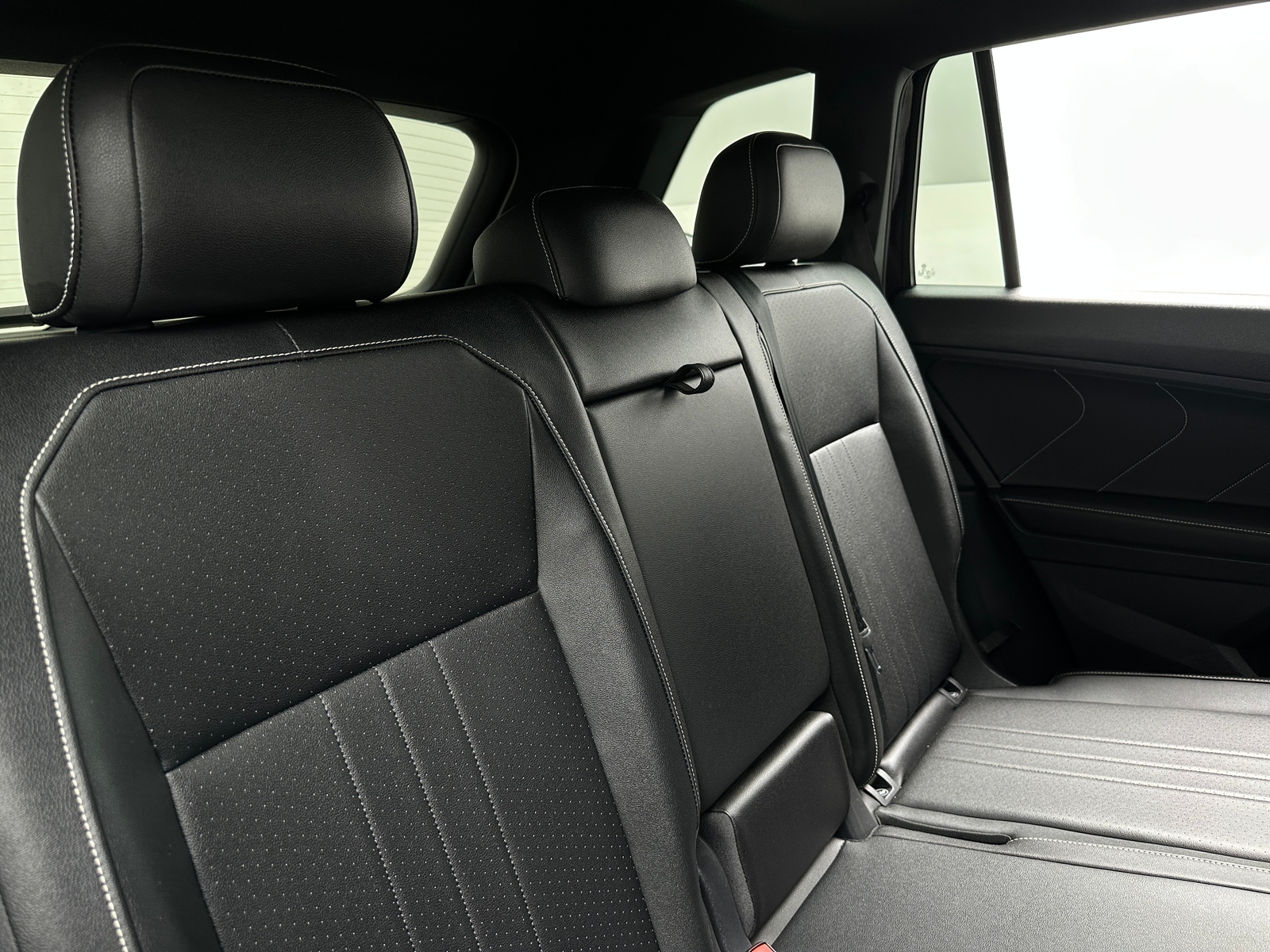 Thumbnail: 2023 Volkswagen Tiguan - 5