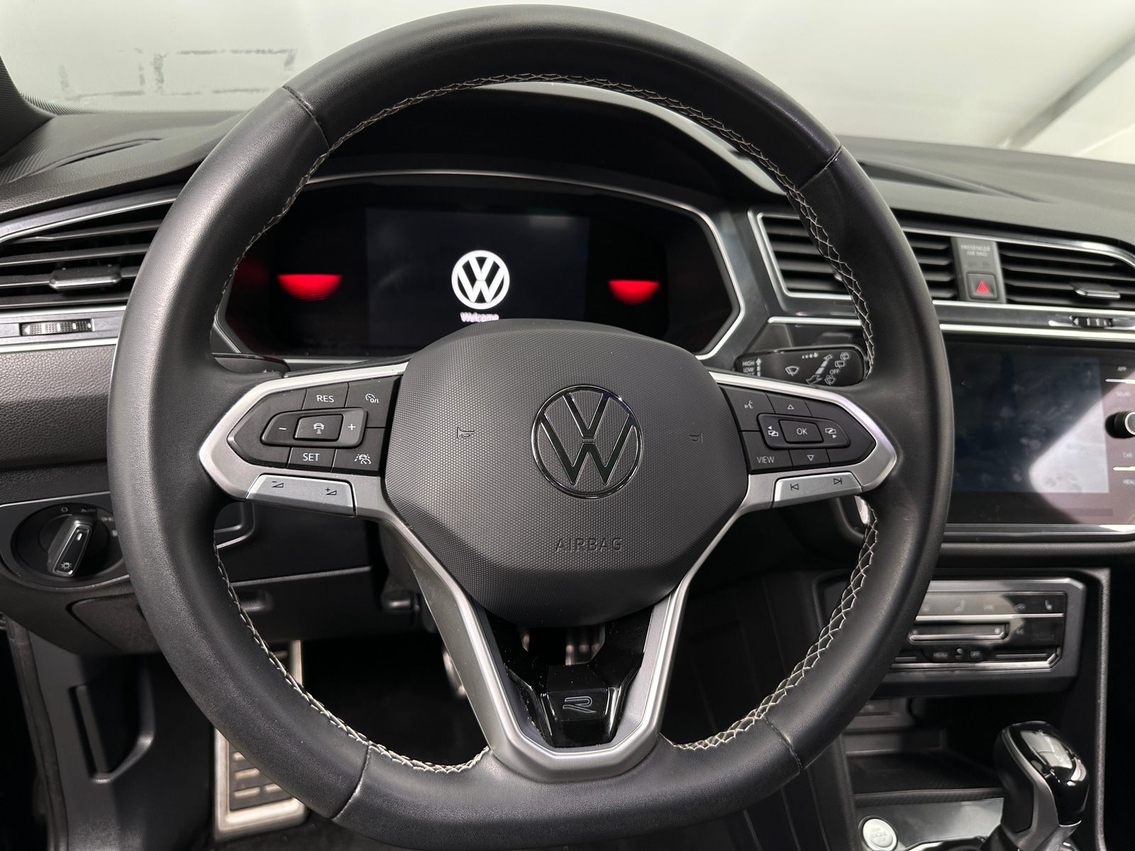 Thumbnail: 2023 Volkswagen Tiguan - 4