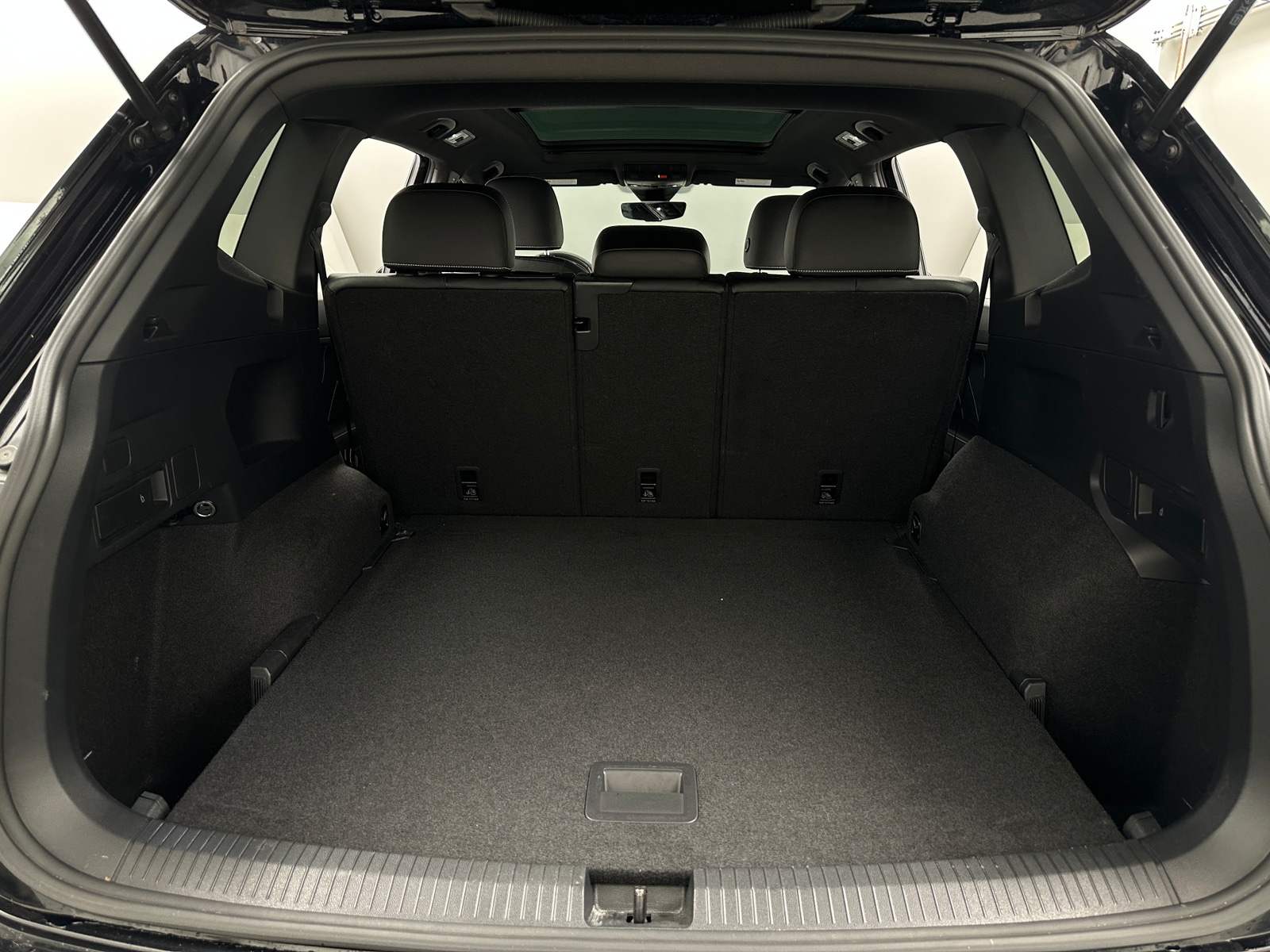 Thumbnail: 2023 Volkswagen Tiguan - 6