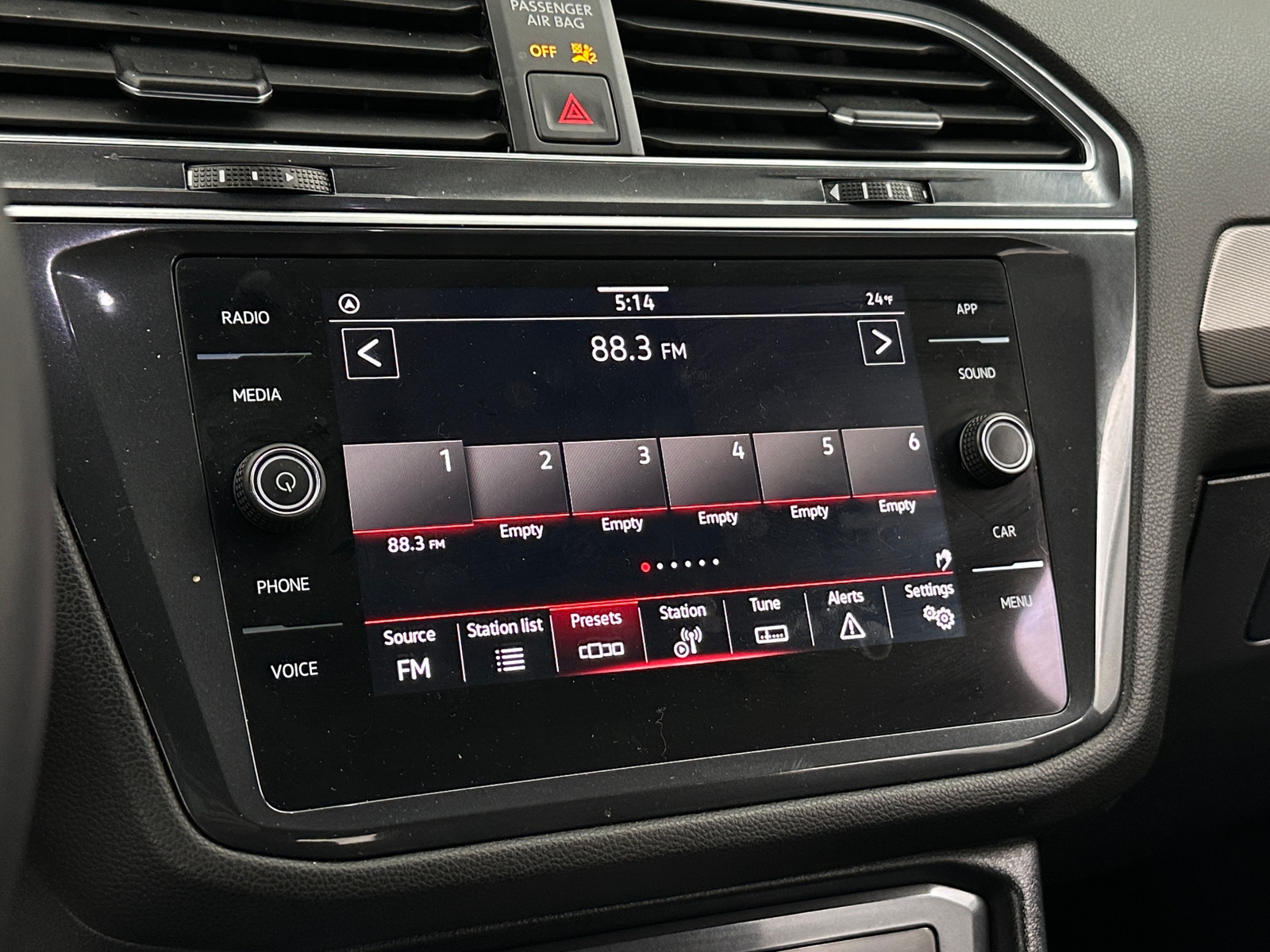 Thumbnail: 2023 Volkswagen Tiguan - 3