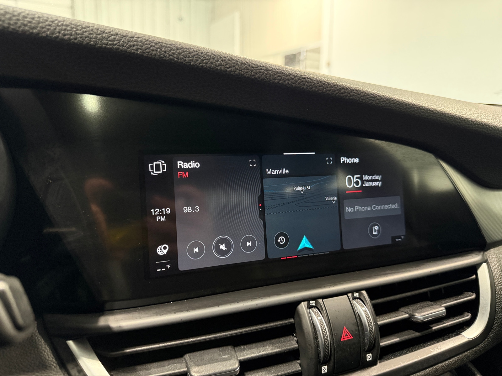 Thumbnail: 2022 Alfa Romeo Giulia - 3