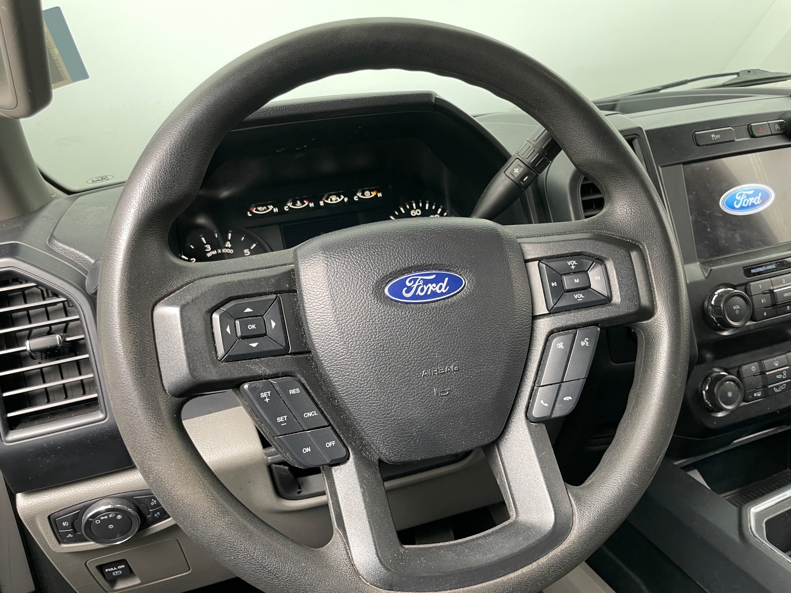 Thumbnail: 2019 Ford Econoline - 5