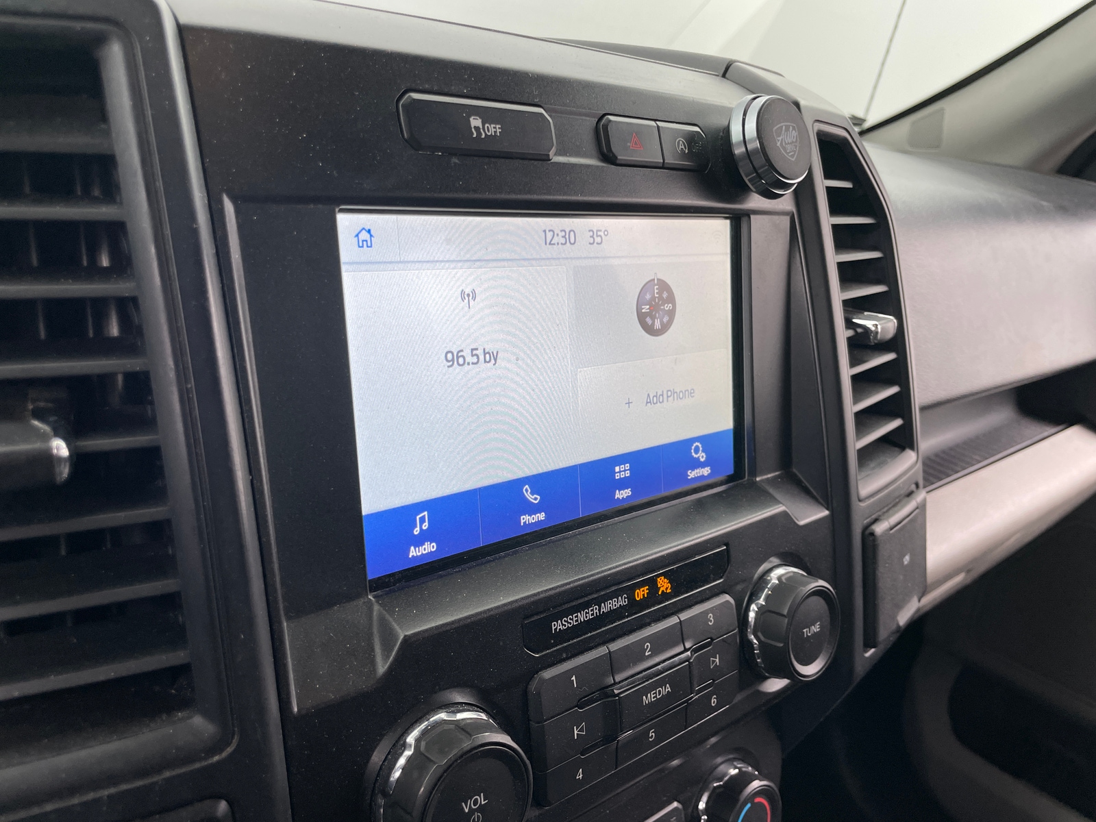 Thumbnail: 2019 Ford Econoline - 4