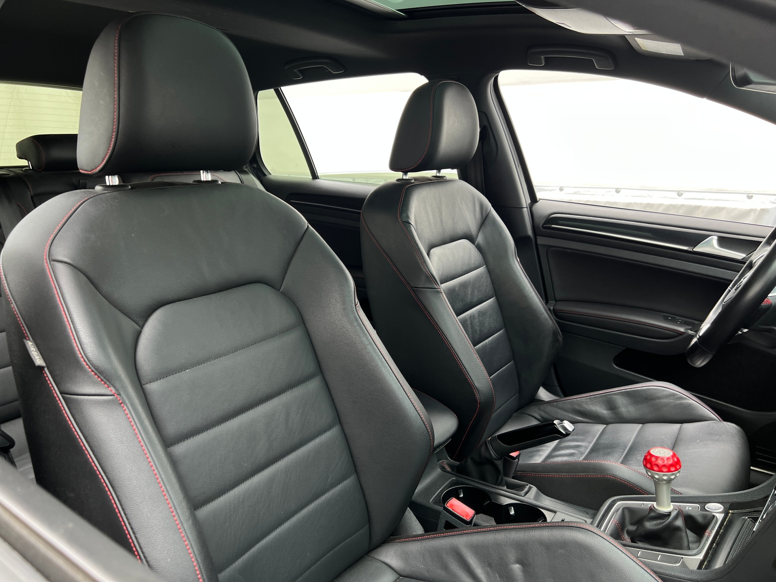 Thumbnail: 2017 Volkswagen Golf - 2