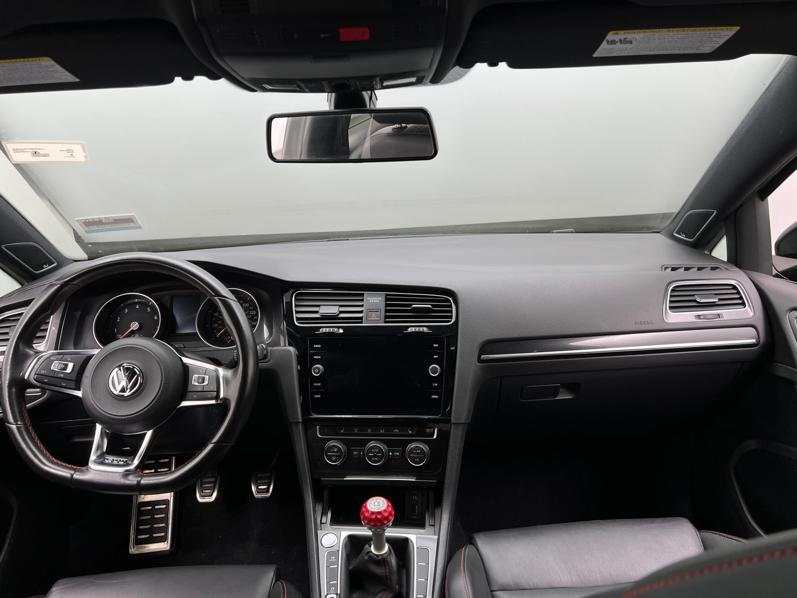 Thumbnail: 2017 Volkswagen Golf - 3