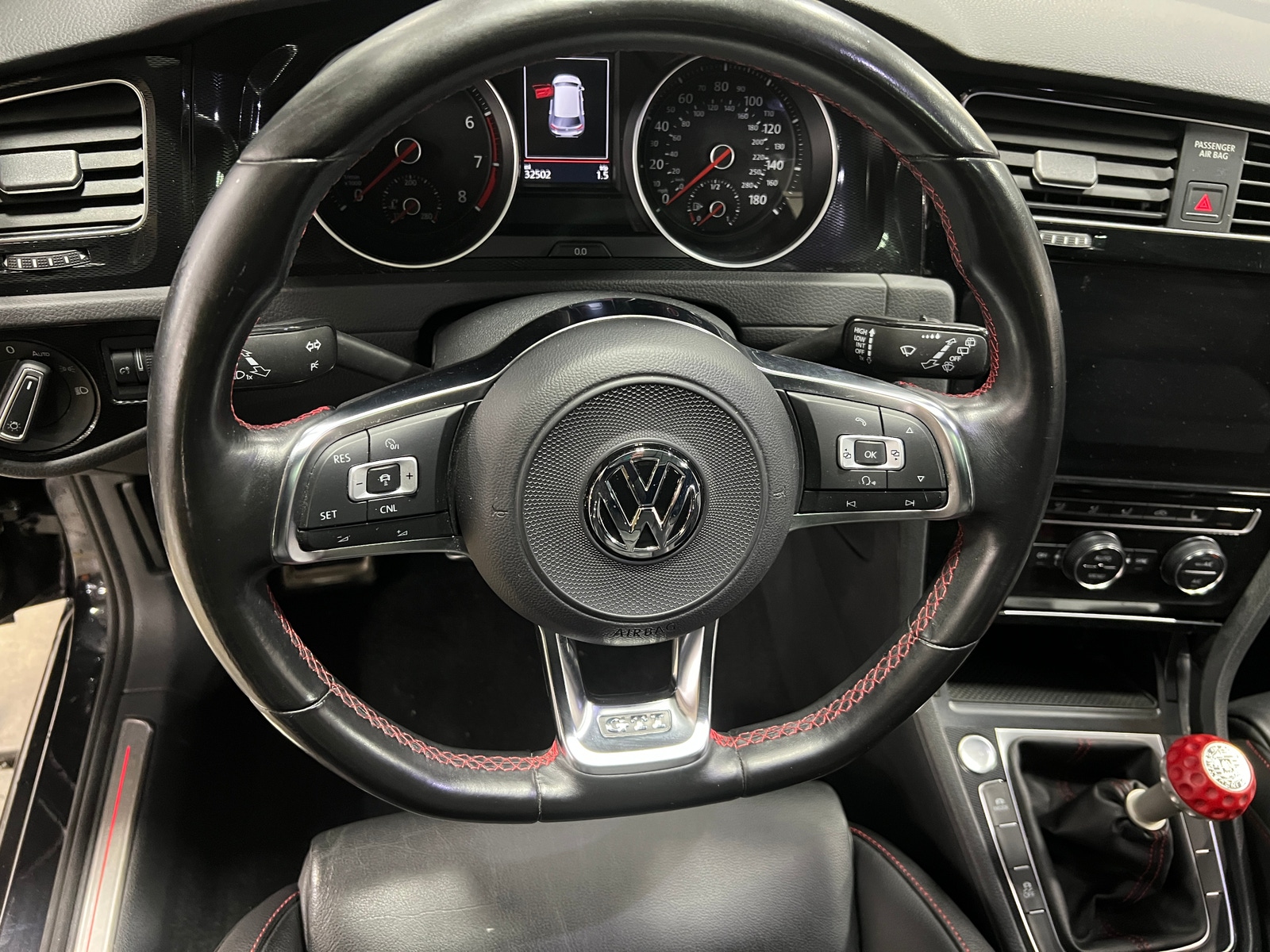 Thumbnail: 2017 Volkswagen Golf - 5