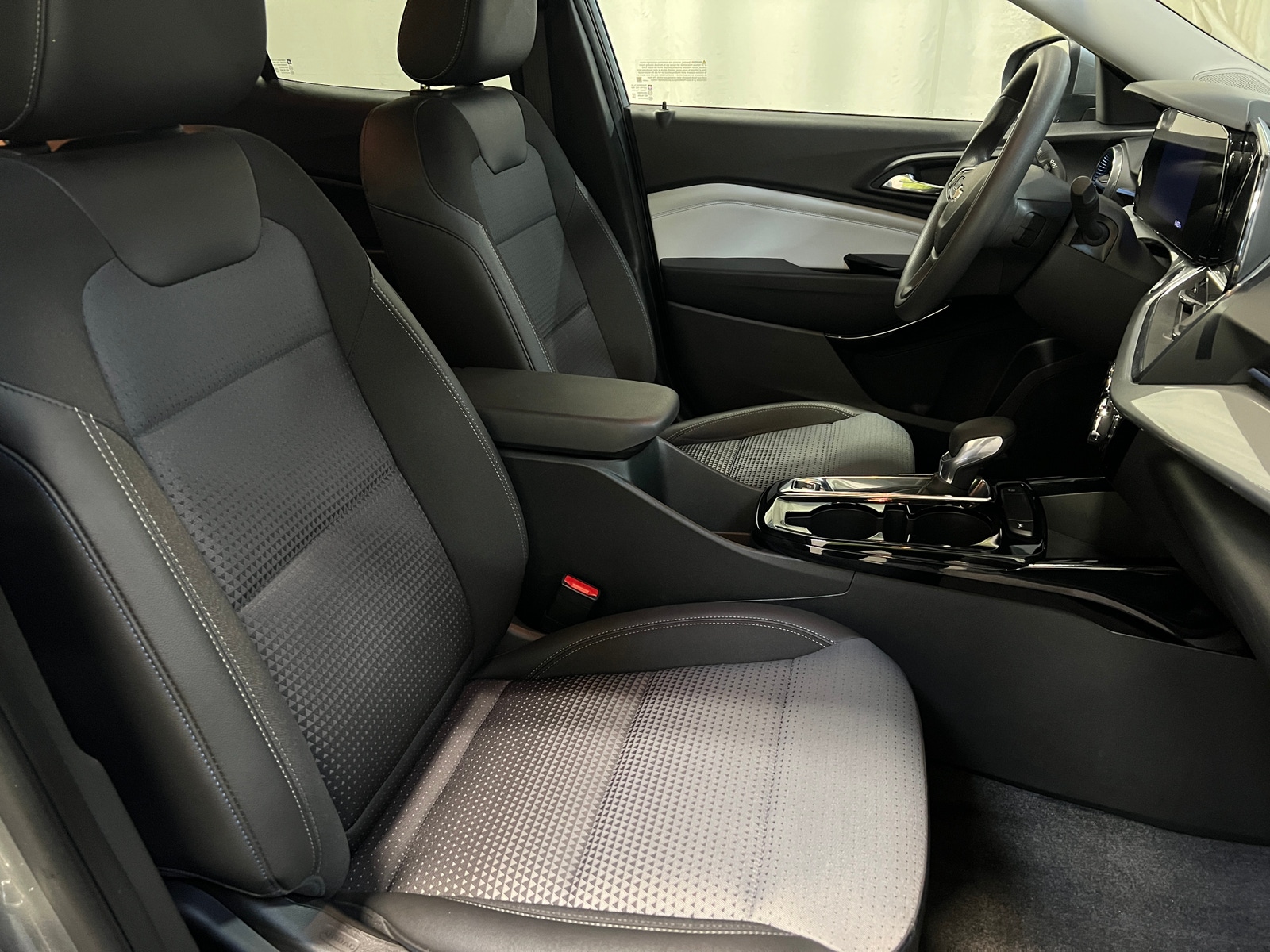 Thumbnail: 2025 Chevrolet Trax - 2