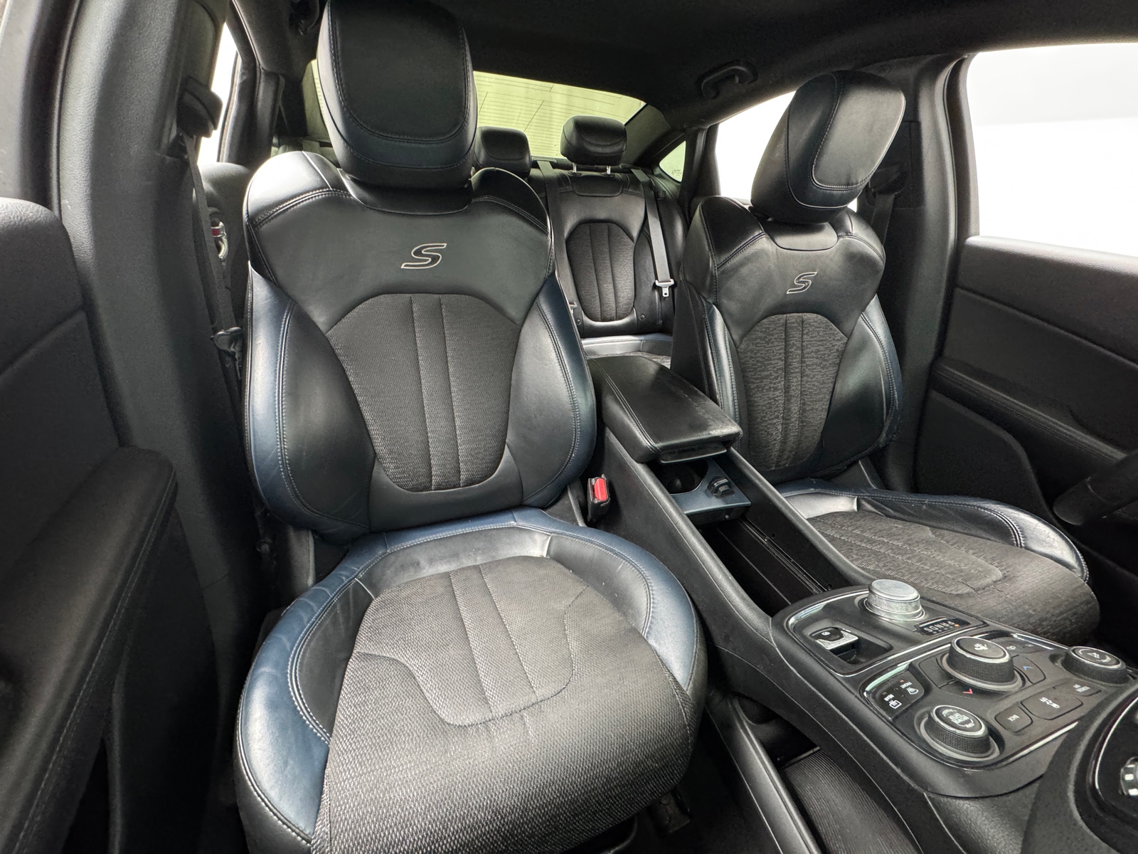 Thumbnail: 2016 Chrysler 200 - 2