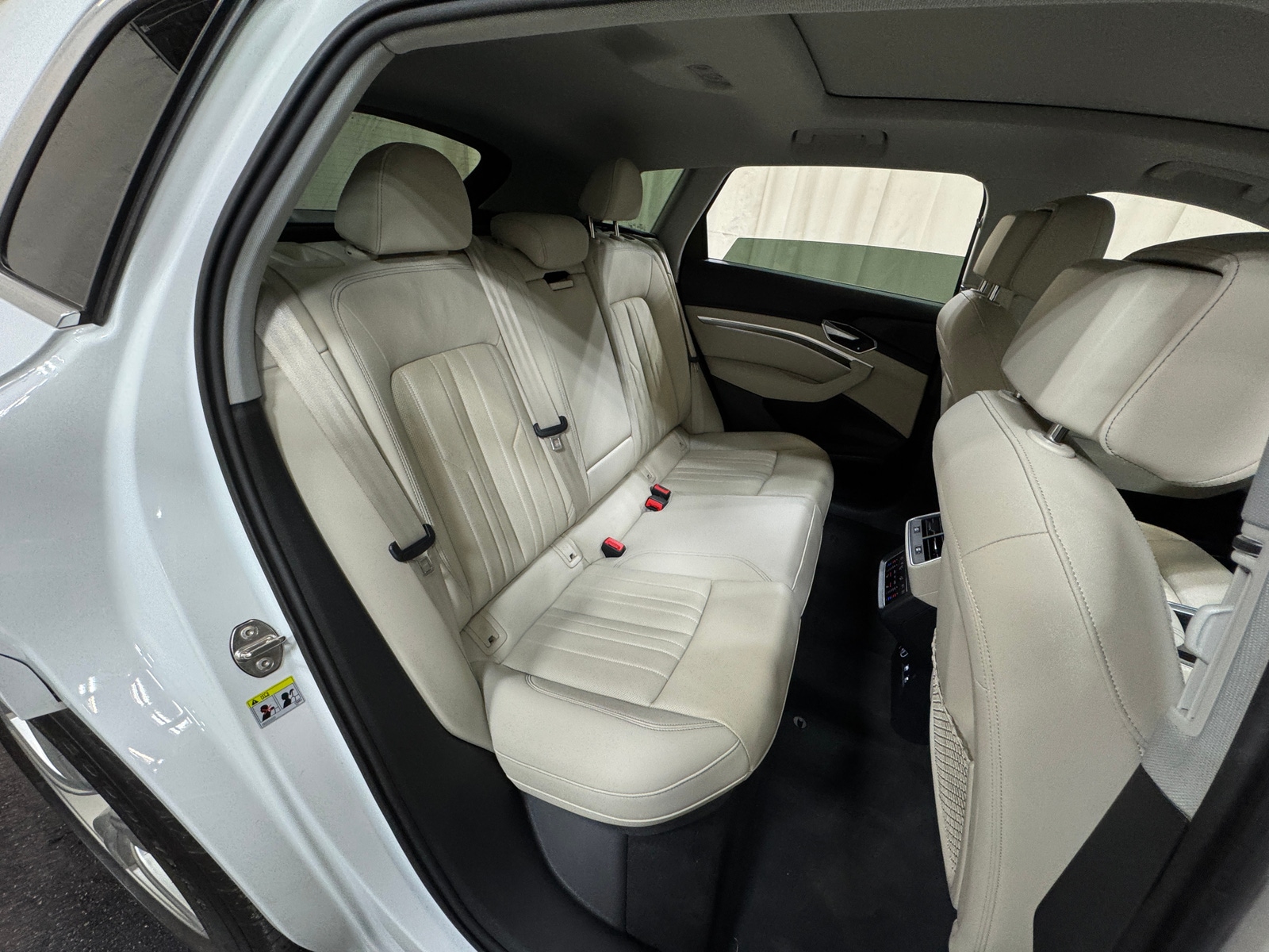 Thumbnail: 2019 Audi e-tron - 5