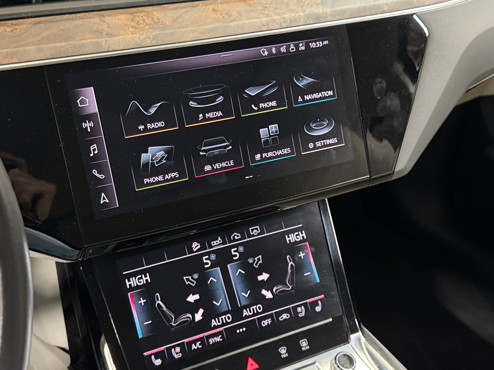 Thumbnail: 2019 Audi e-tron - 3