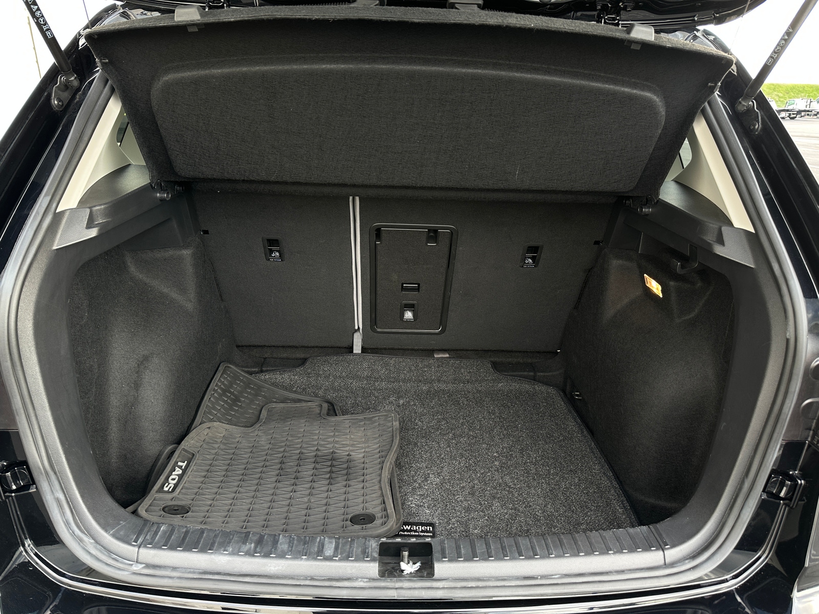 Thumbnail: 2023 Volkswagen Taos - 6