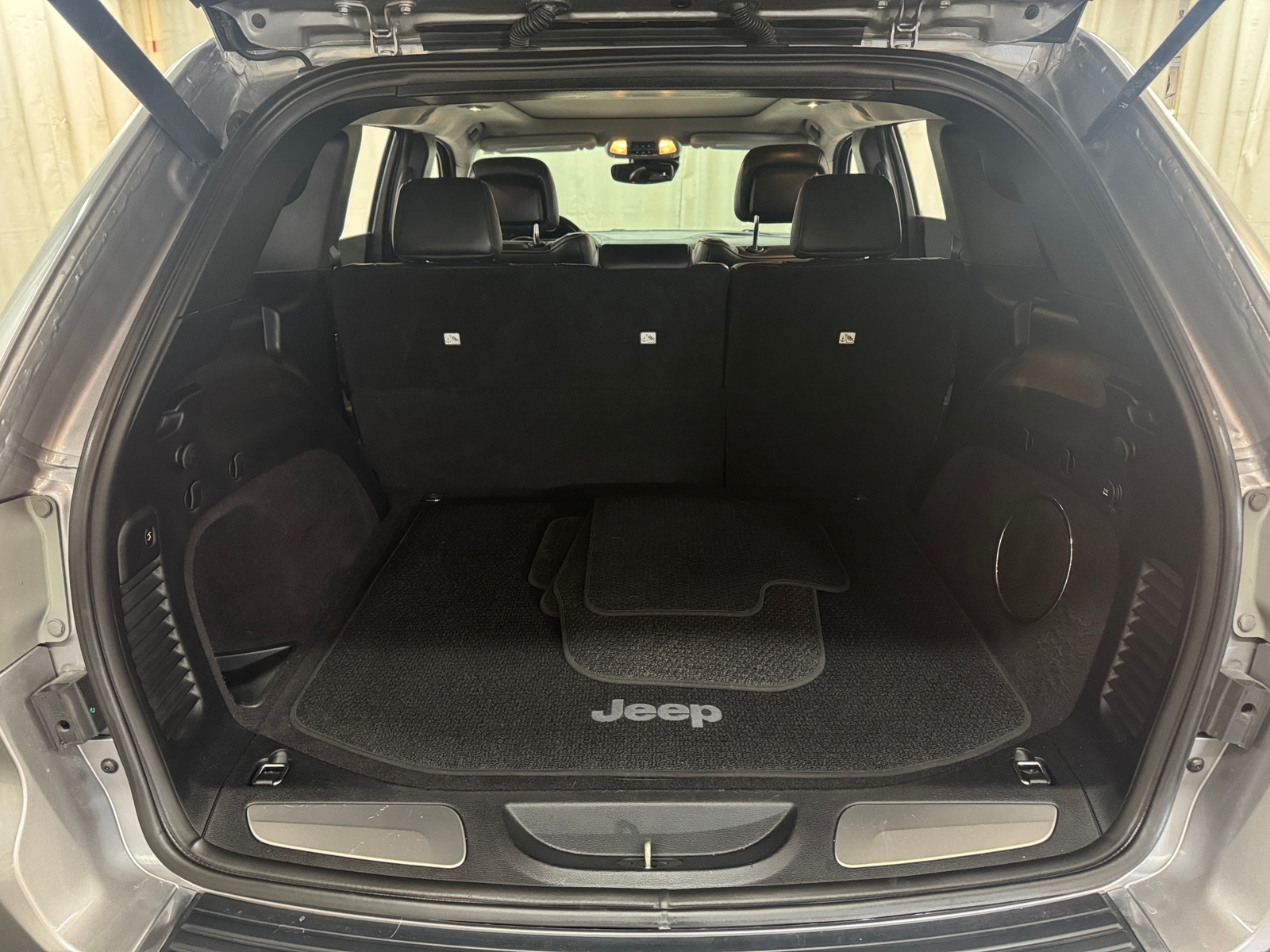 Thumbnail: 2020 Jeep Grand Cherokee - 6