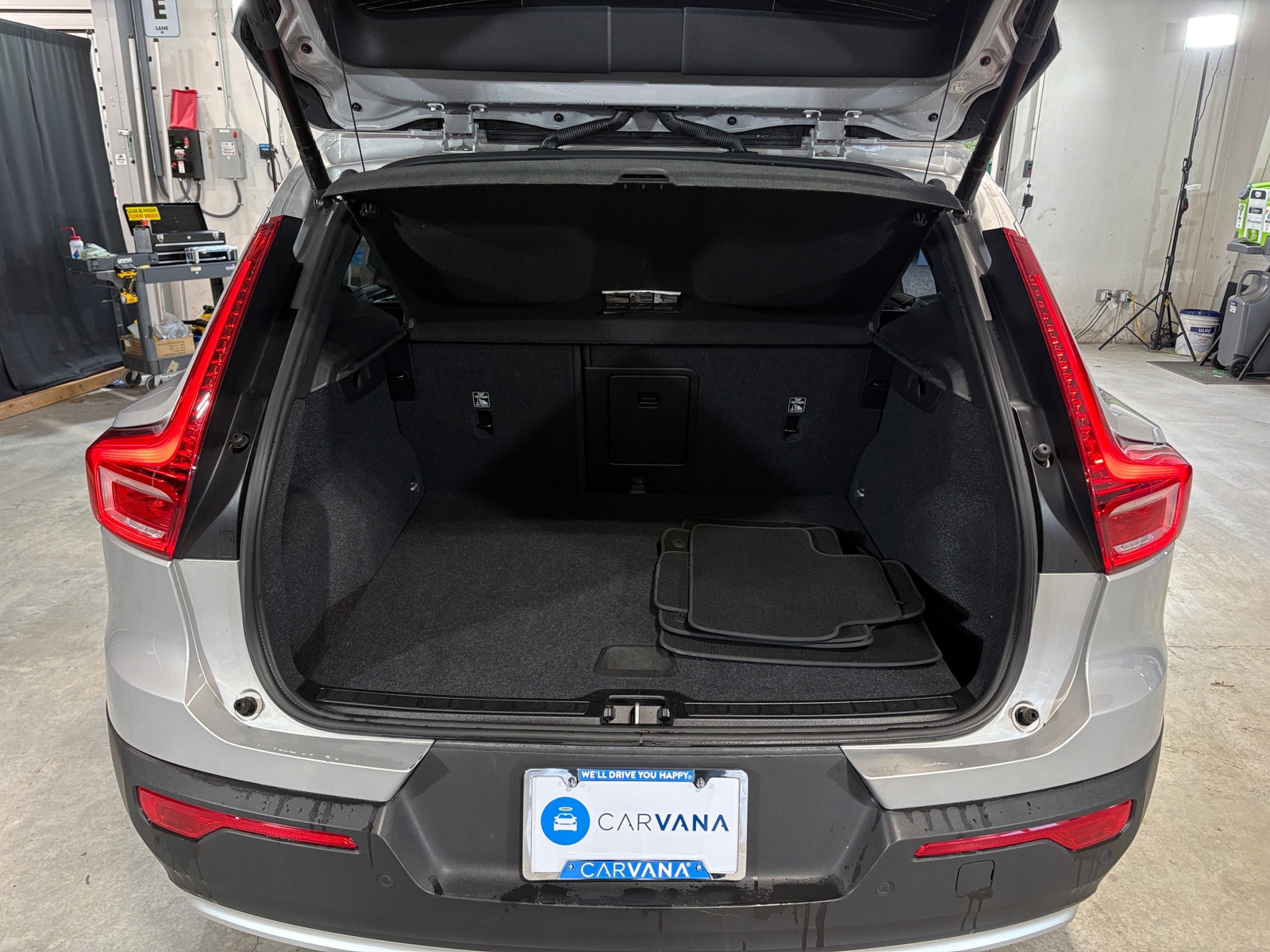 Thumbnail: 2024 Volvo XC40 - 7