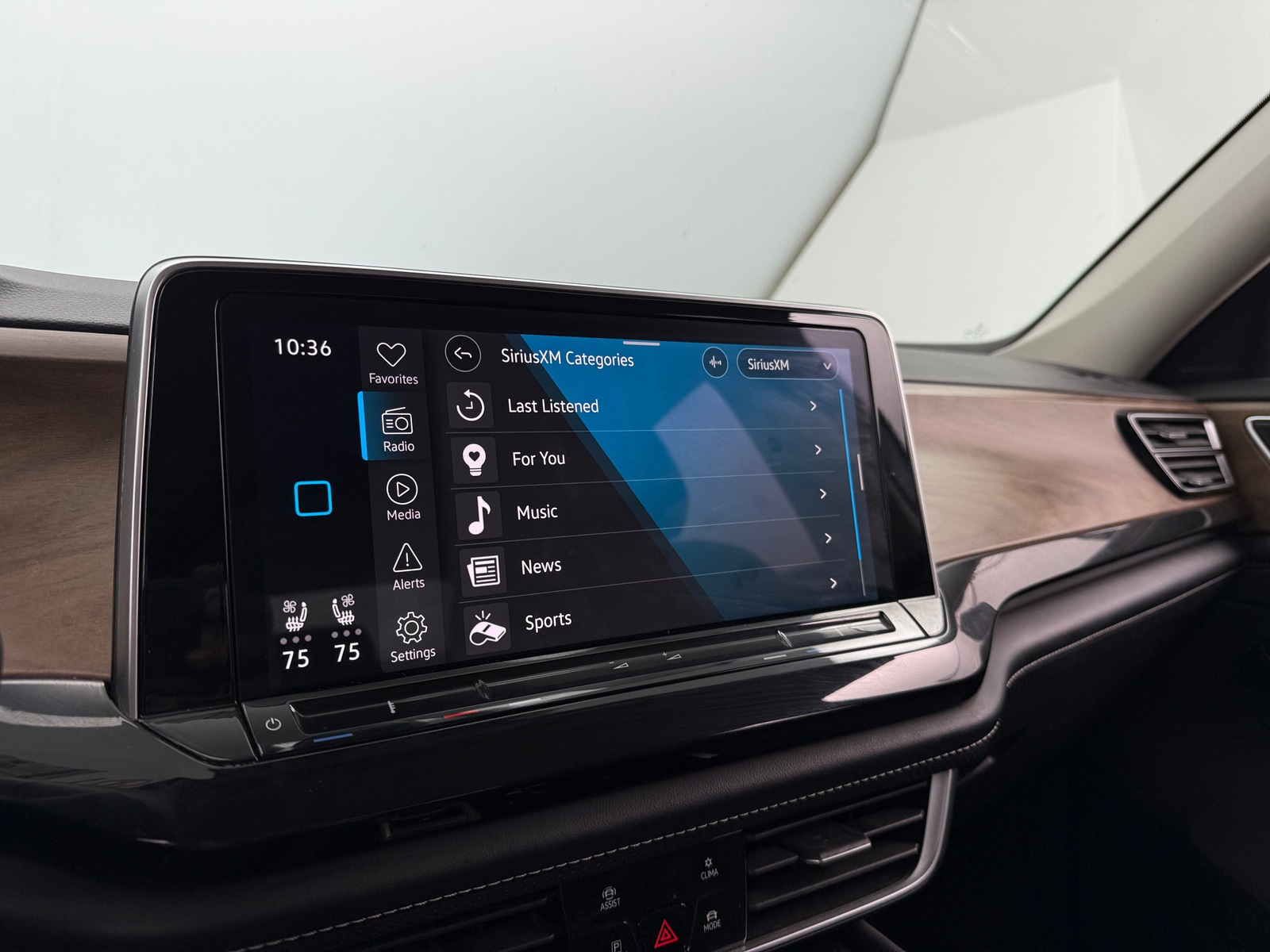 Thumbnail: 2025 Volkswagen Atlas - 3