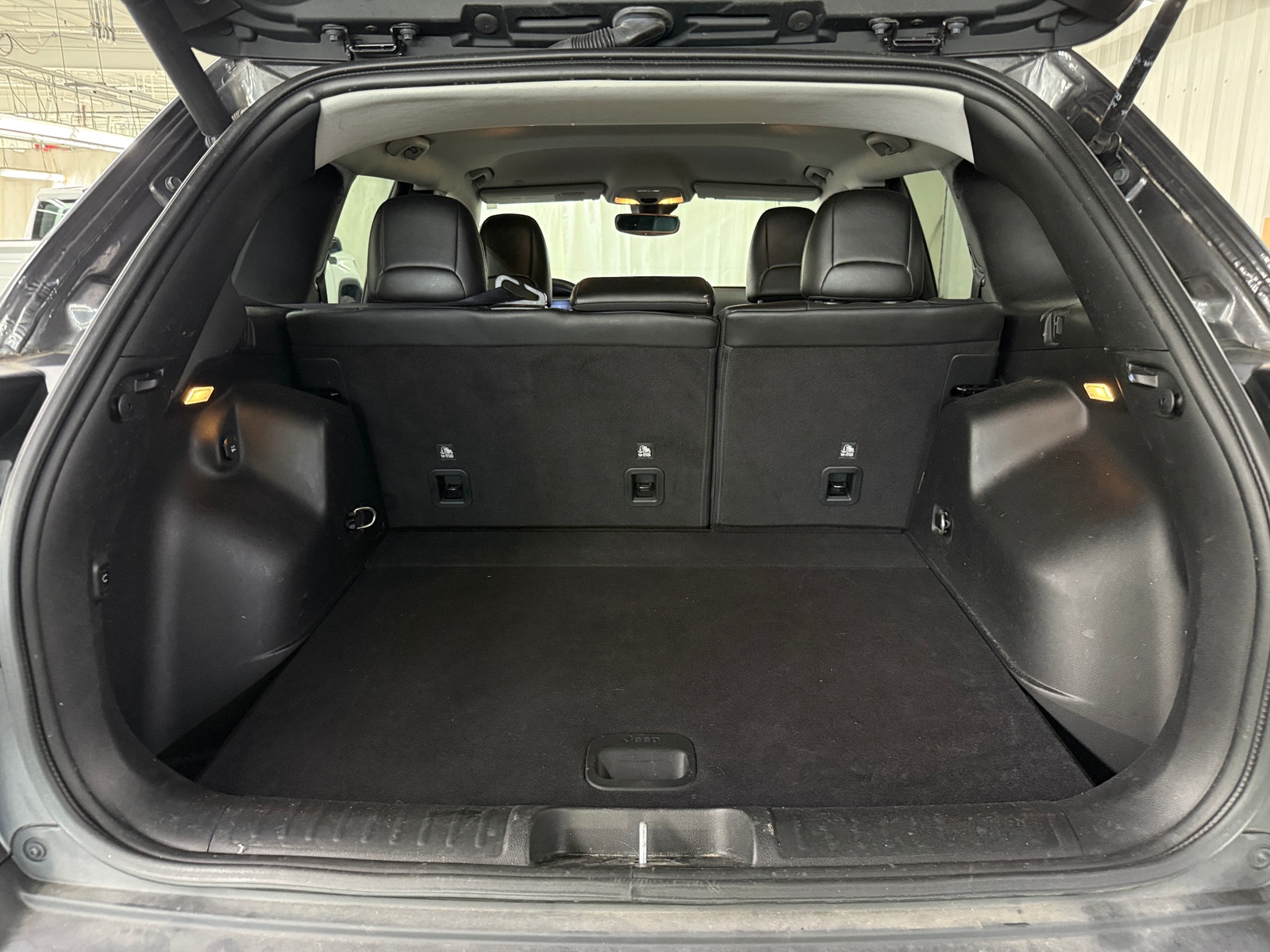 Thumbnail: 2021 Jeep Cherokee - 6