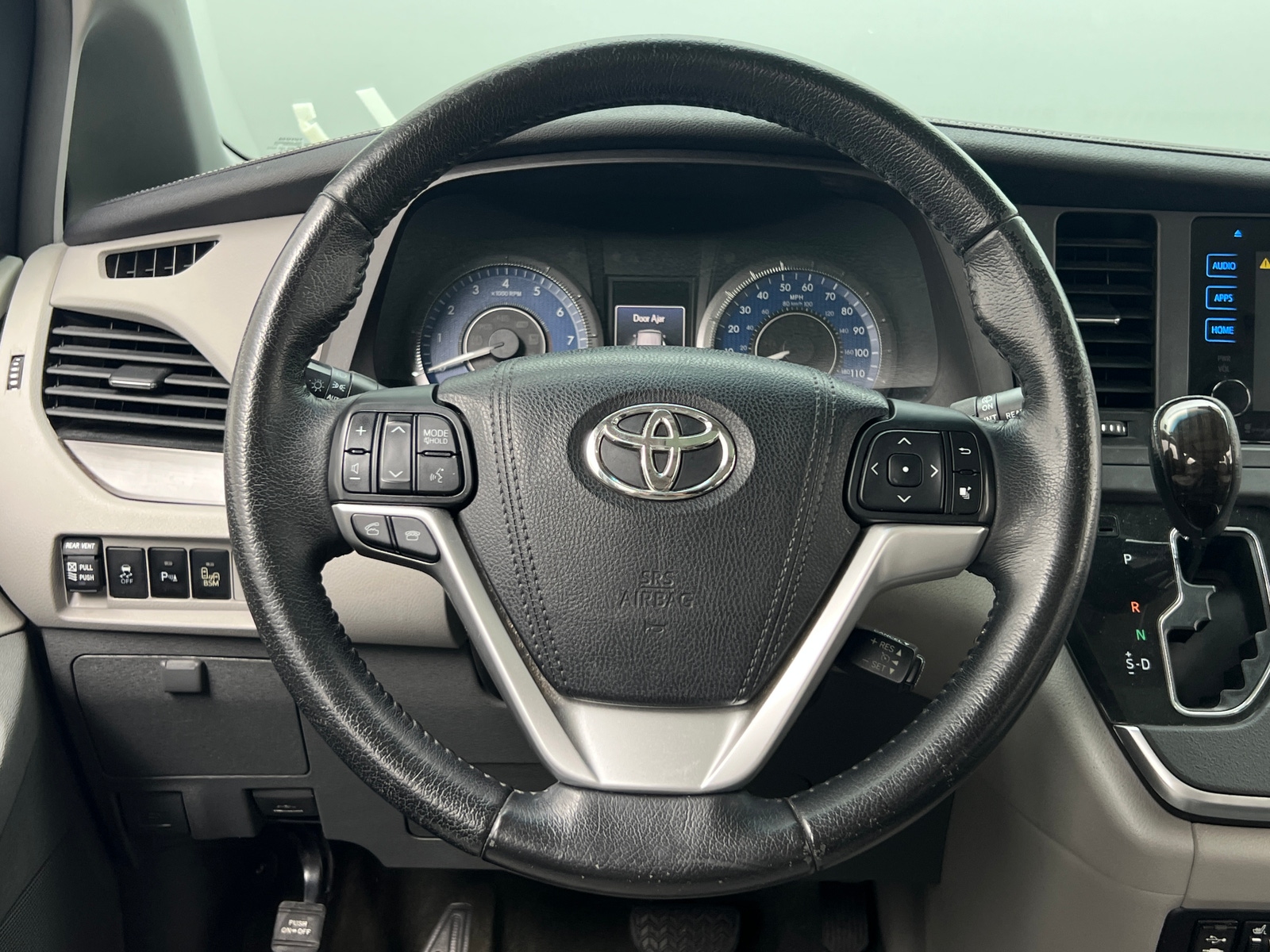 Thumbnail: 2015 Toyota Sienna - 4