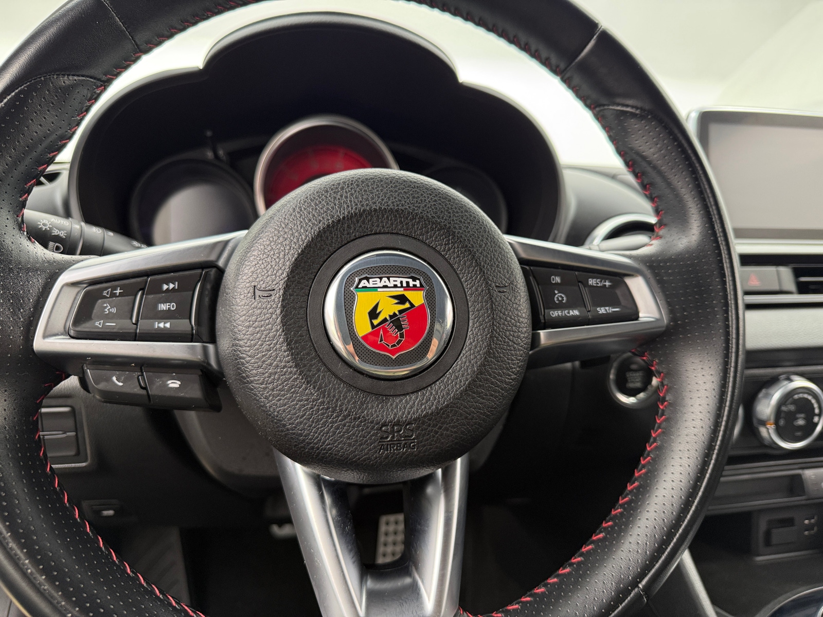 Thumbnail: 2018 Fiat 124 Spider - 4